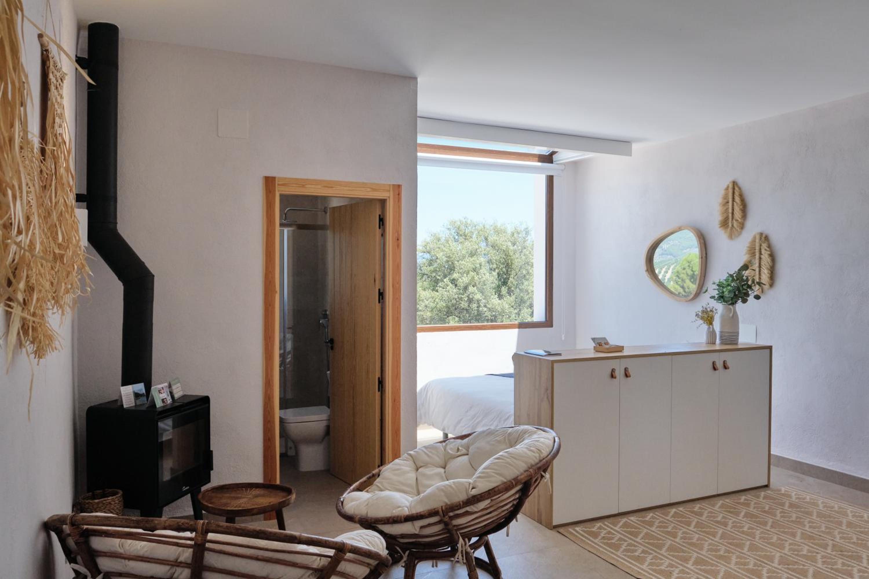 Deluxe Studio with Kitchen - Photo 14