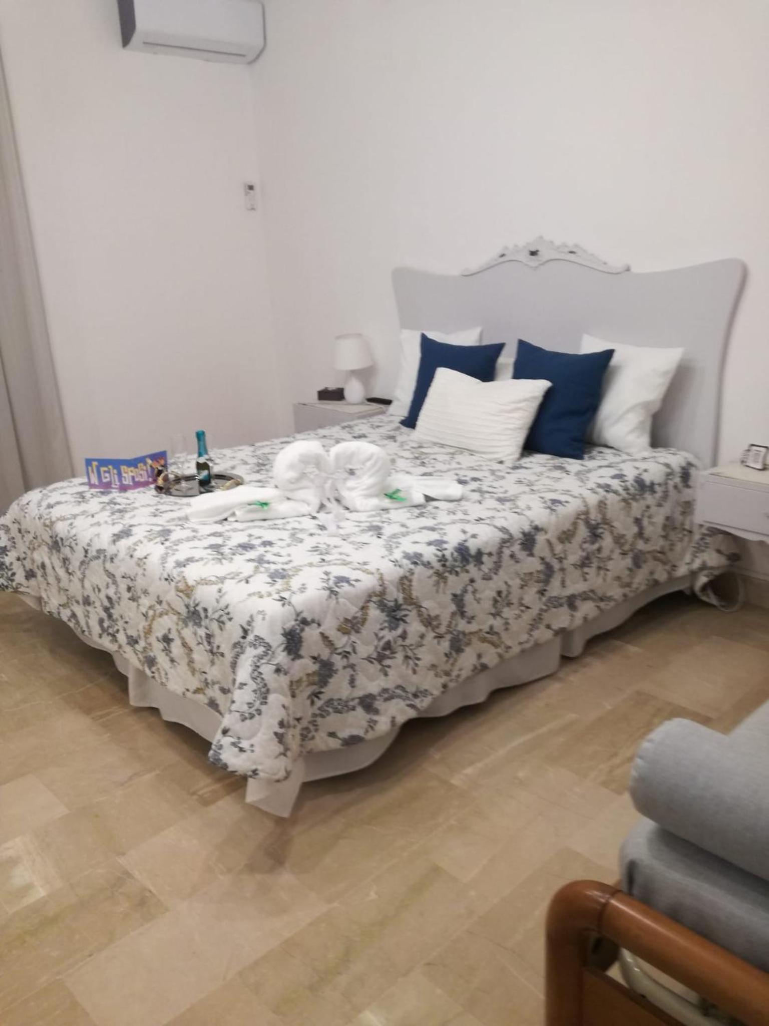 Large Double Room photo 1