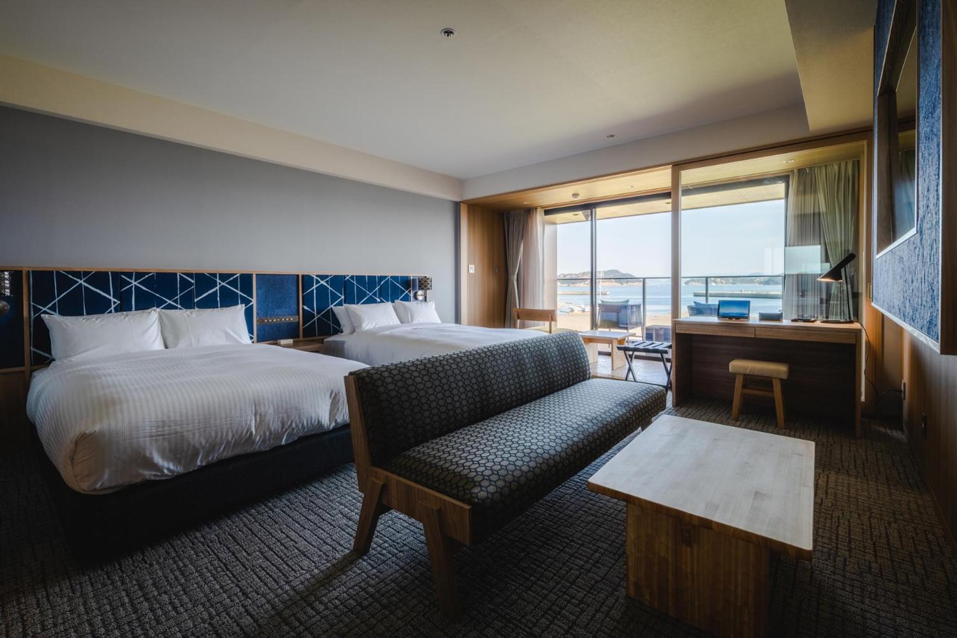 Deluxe Twin Room with Sea View - Photo 6