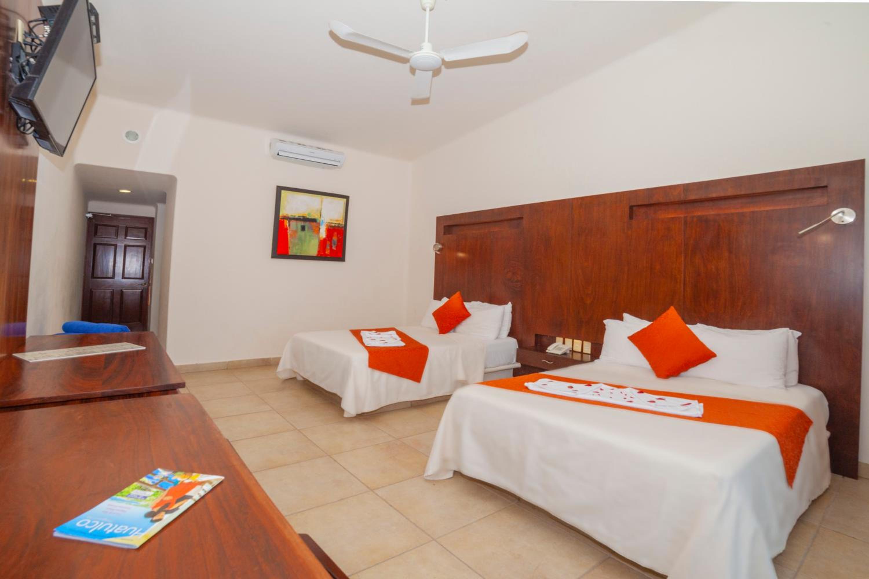 Double Room with Pool View photo 2