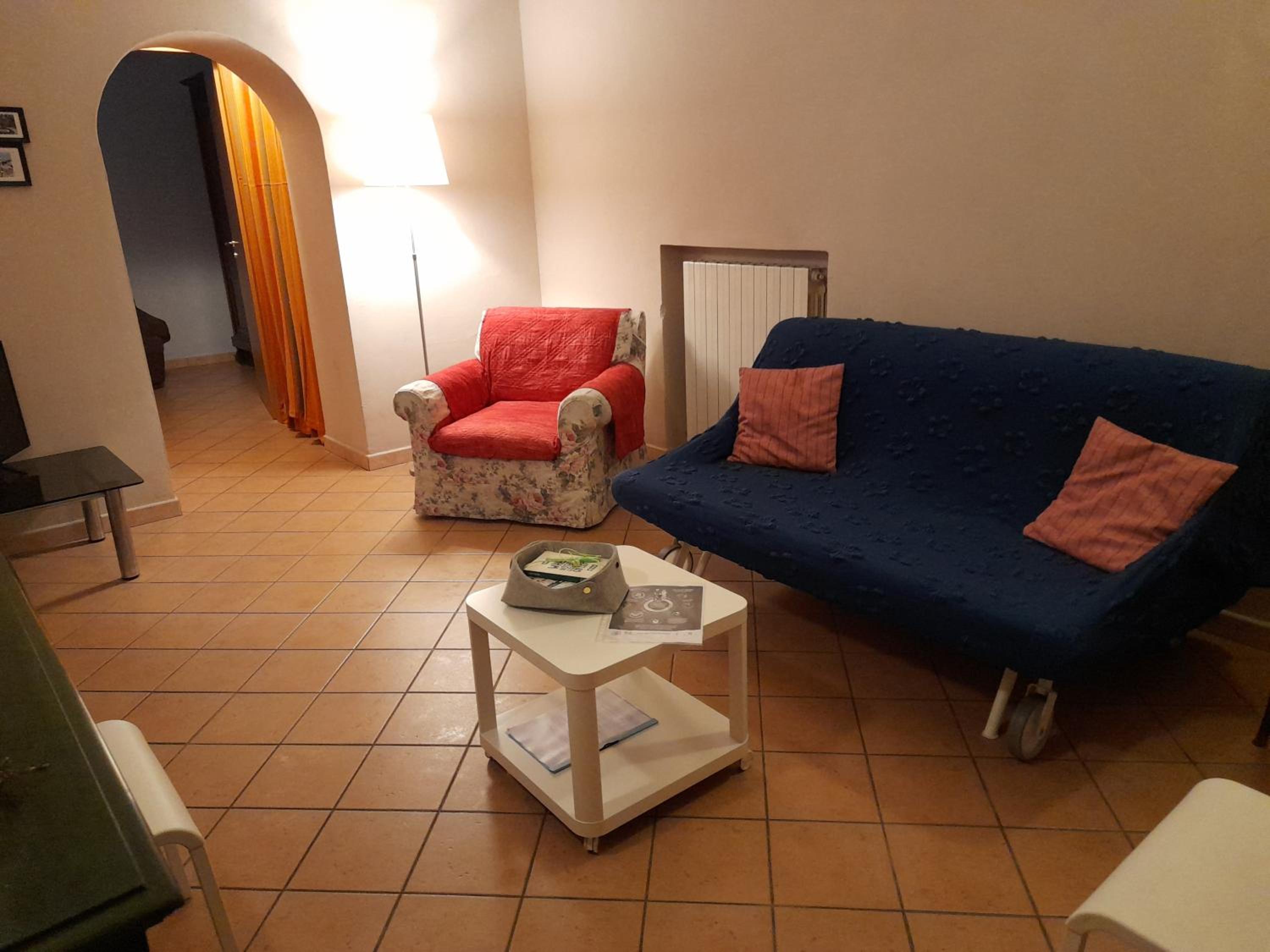 One-Bedroom Apartment - Photo 1