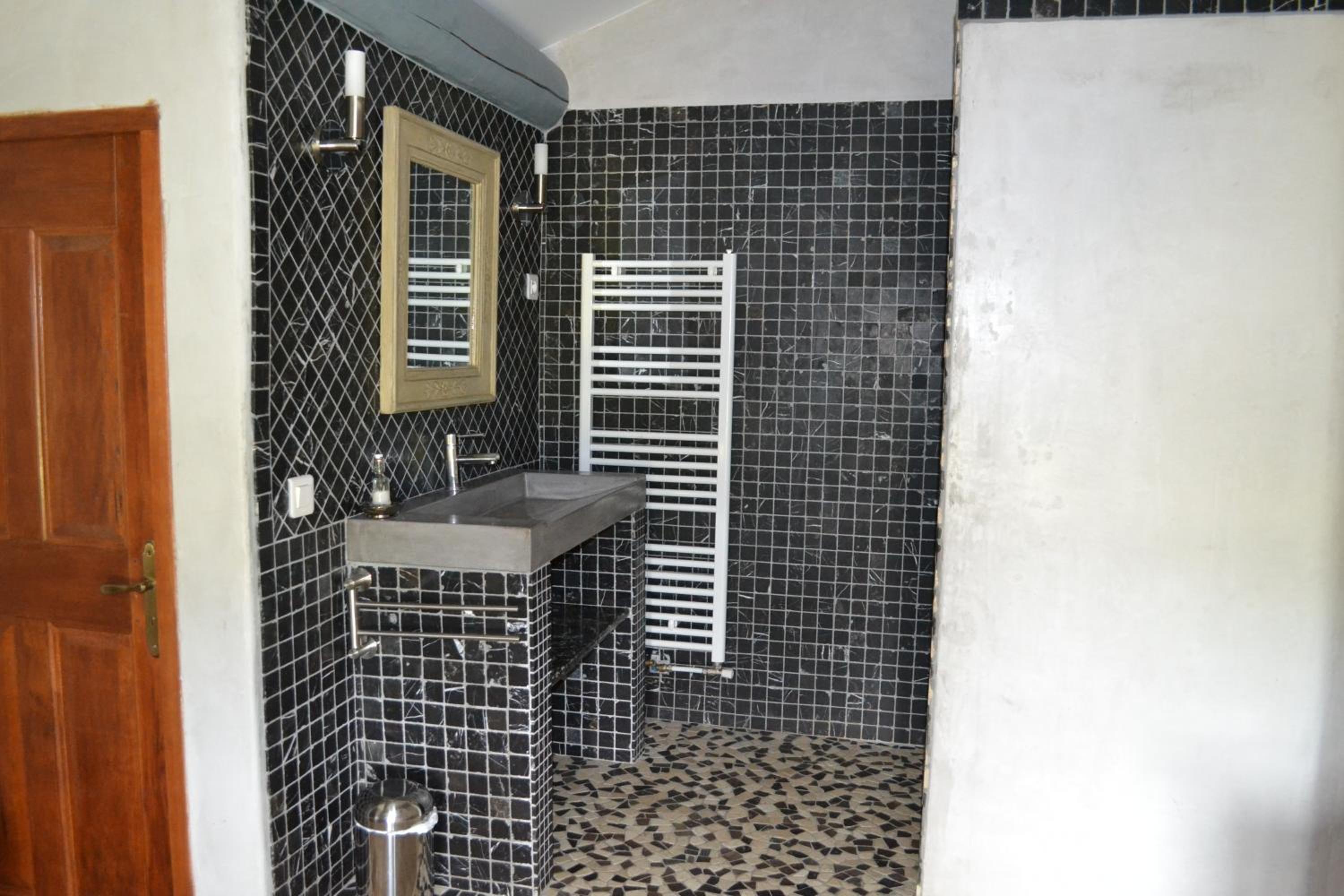 Double Room with Private Bathroom - Photo 7
