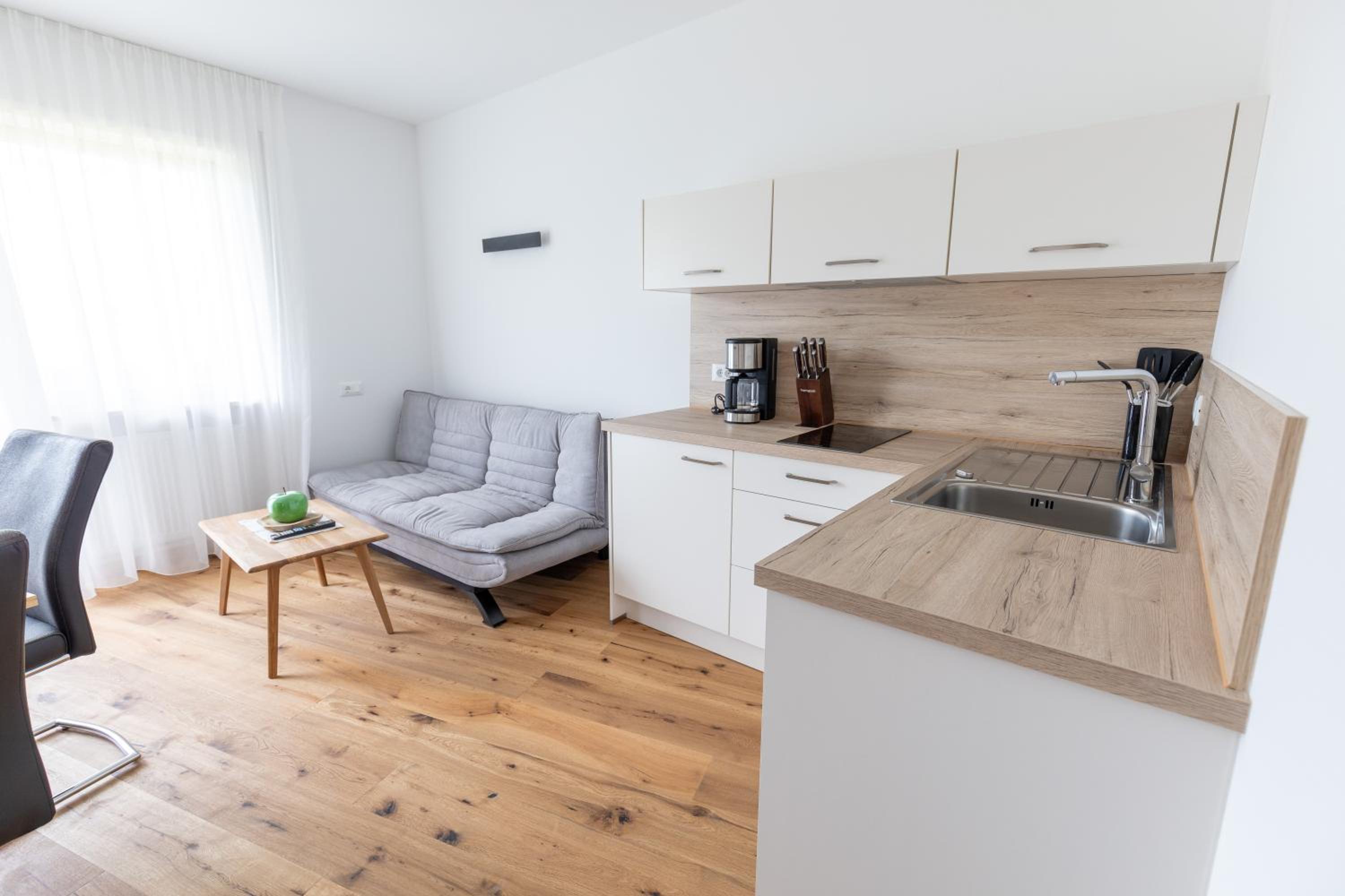 One-Bedroom Apartment photo 2