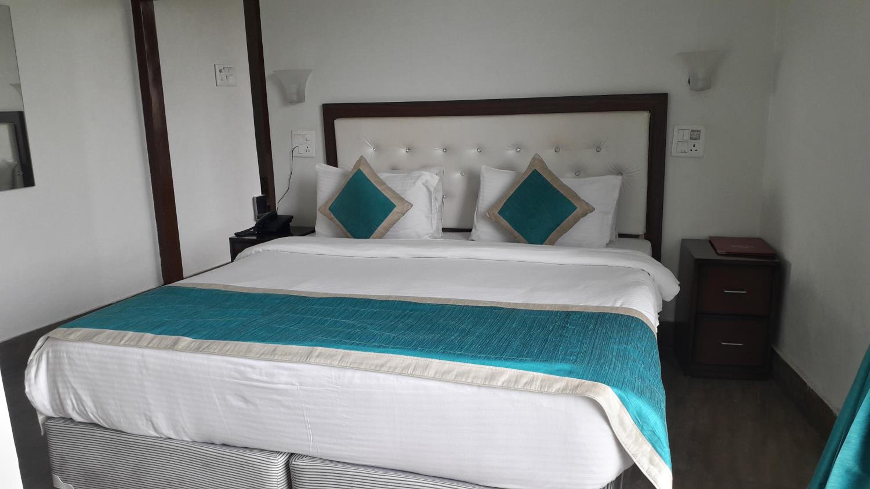 Deluxe King Room