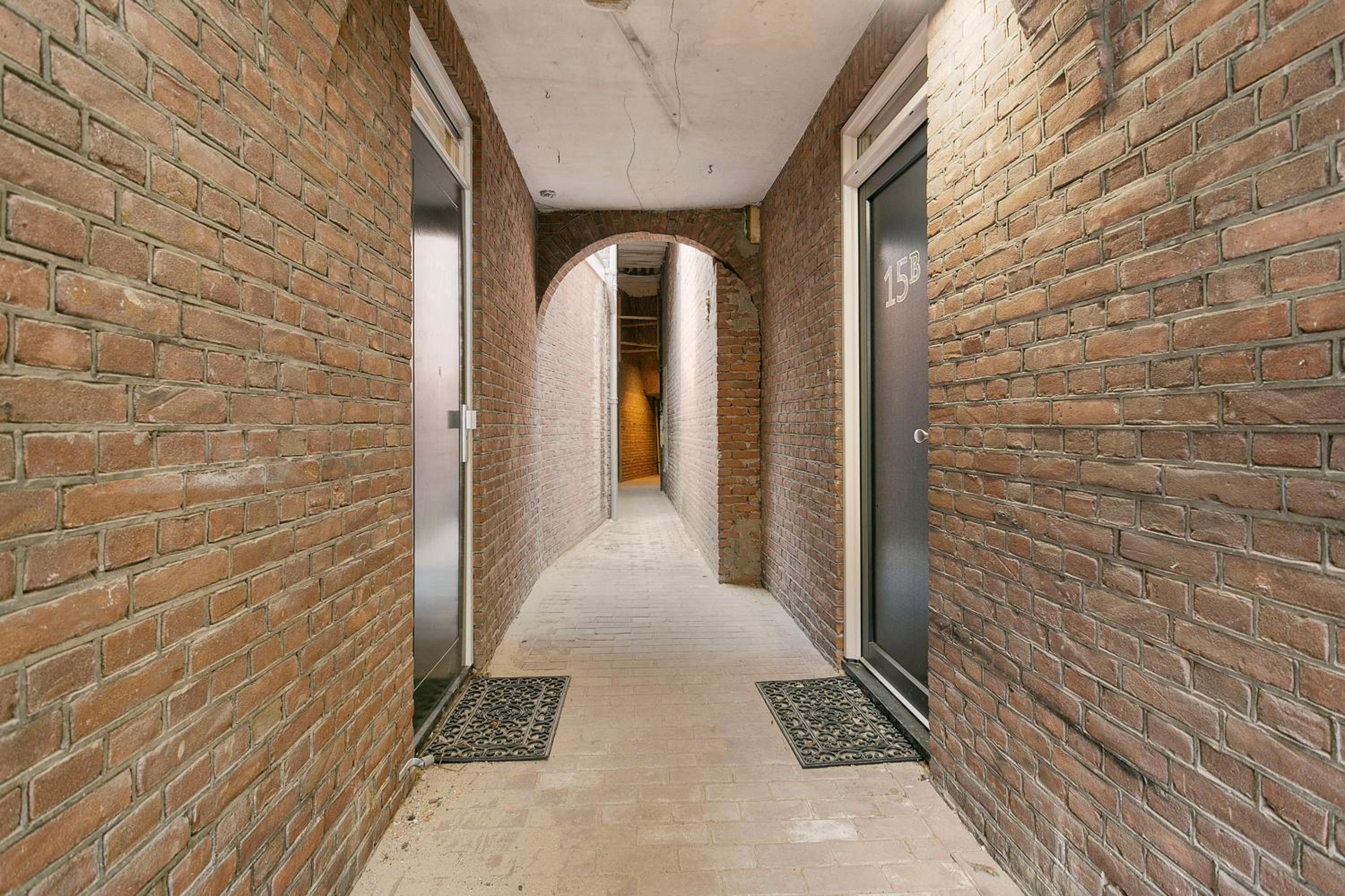 One-Bedroom Apartment - Photo 2