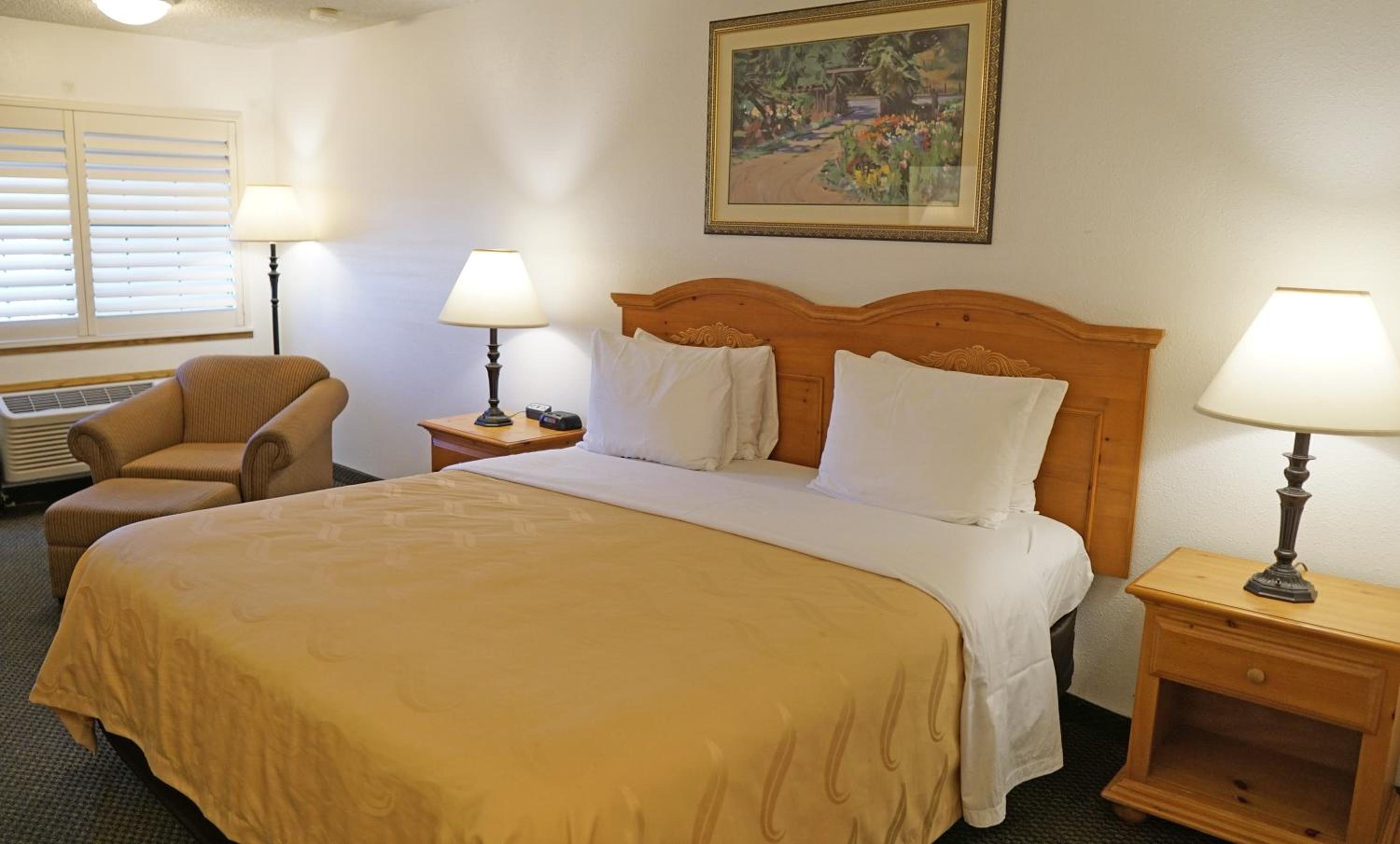 King Room - Non Smoking - Photo 1
