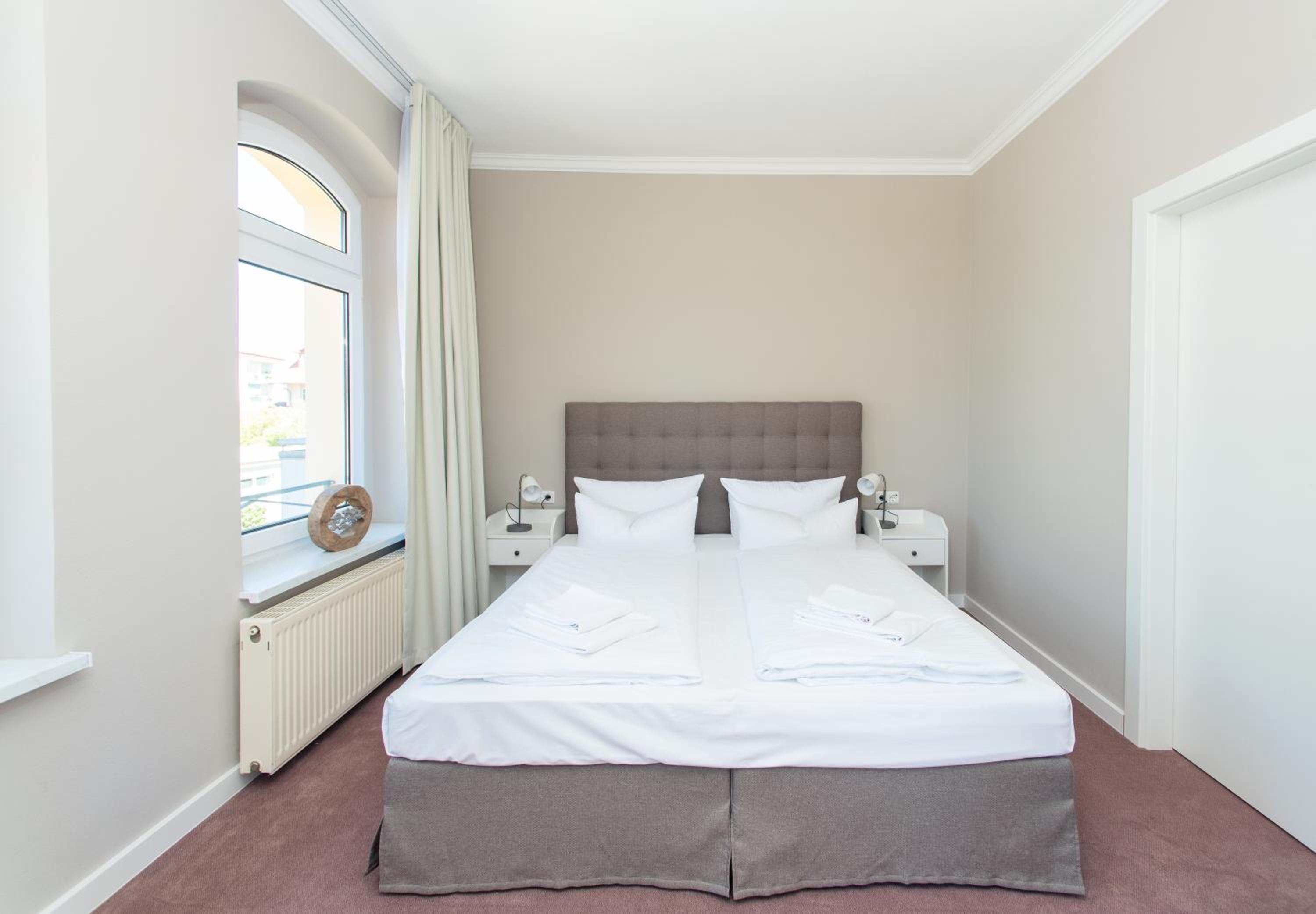  Large One-Bedroom Apartment with Balcony or Terrace  photo 1