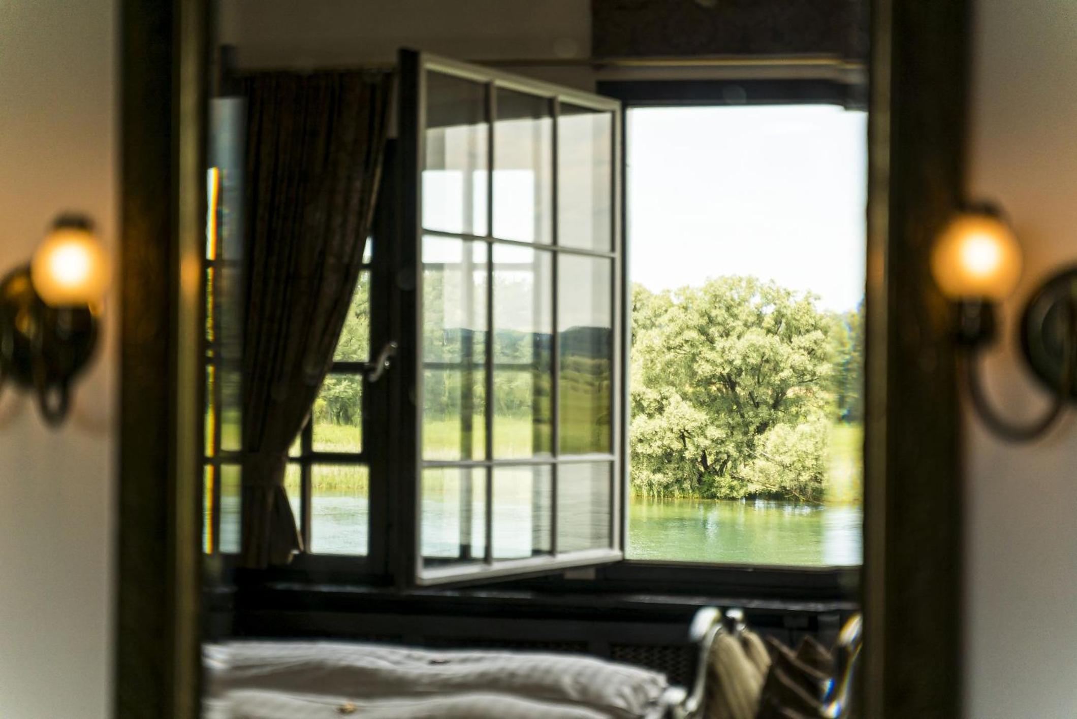Suite with Lake View - Photo 12