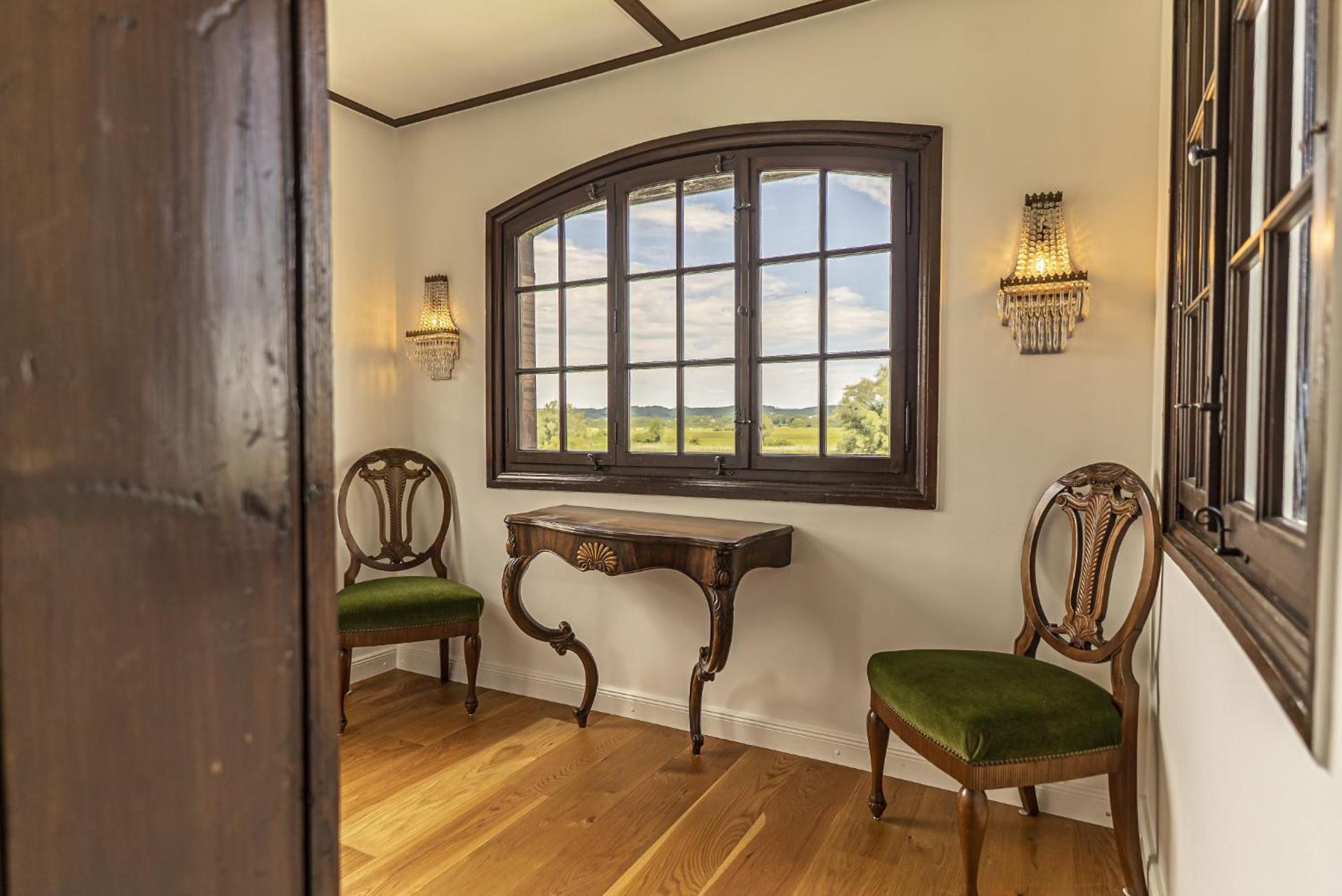Suite with Lake View - Photo 9
