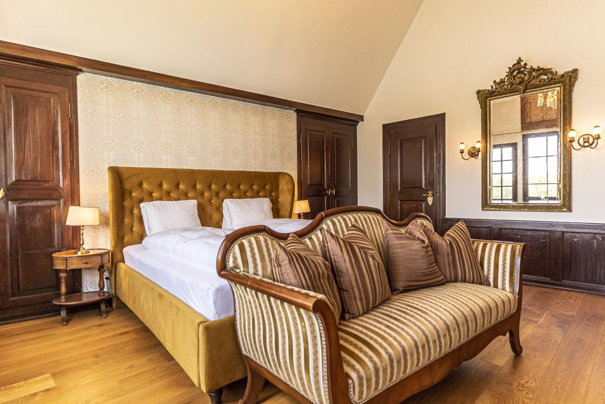 Suite with Lake View - Photo 7