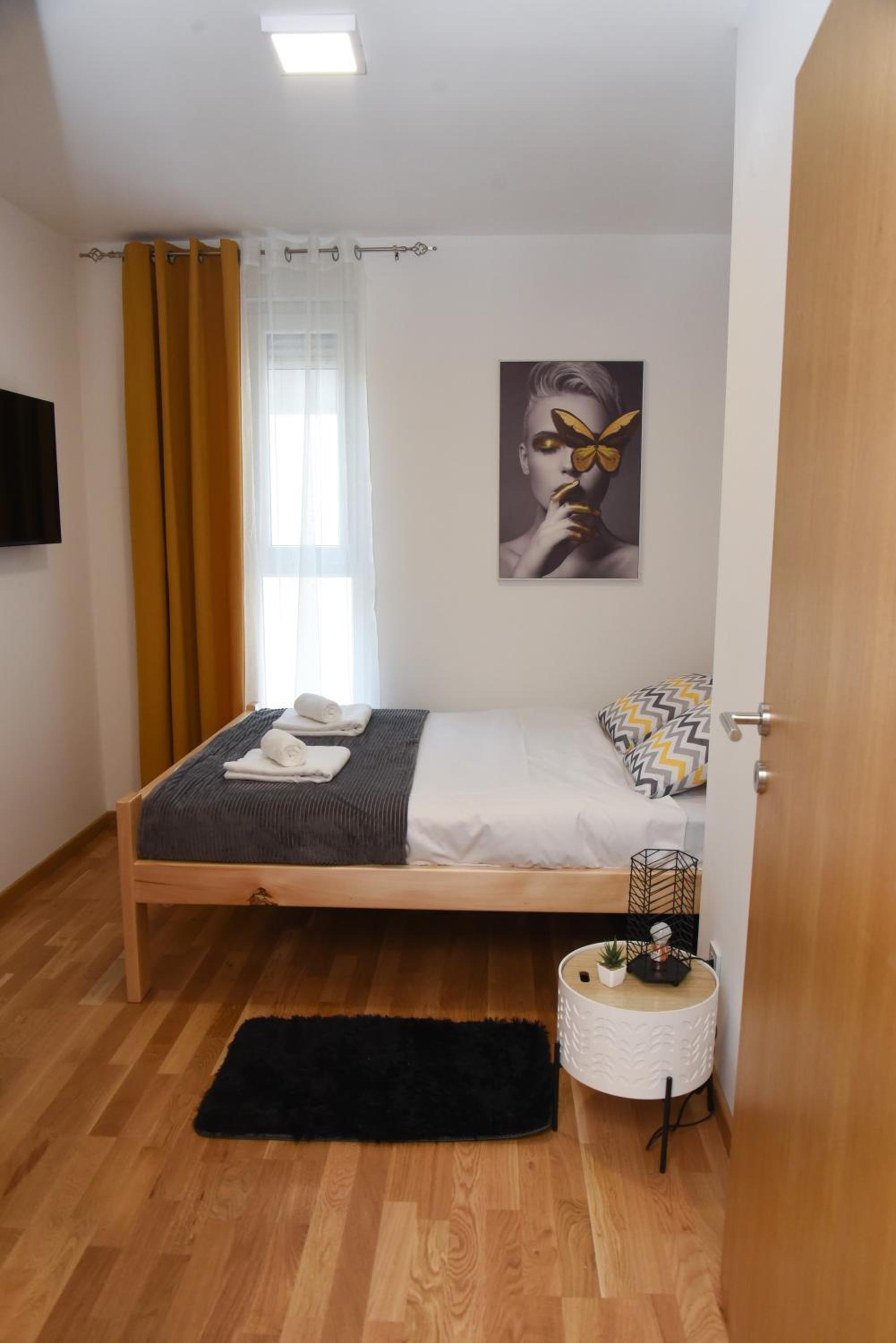 One-Bedroom Apartment photo 1