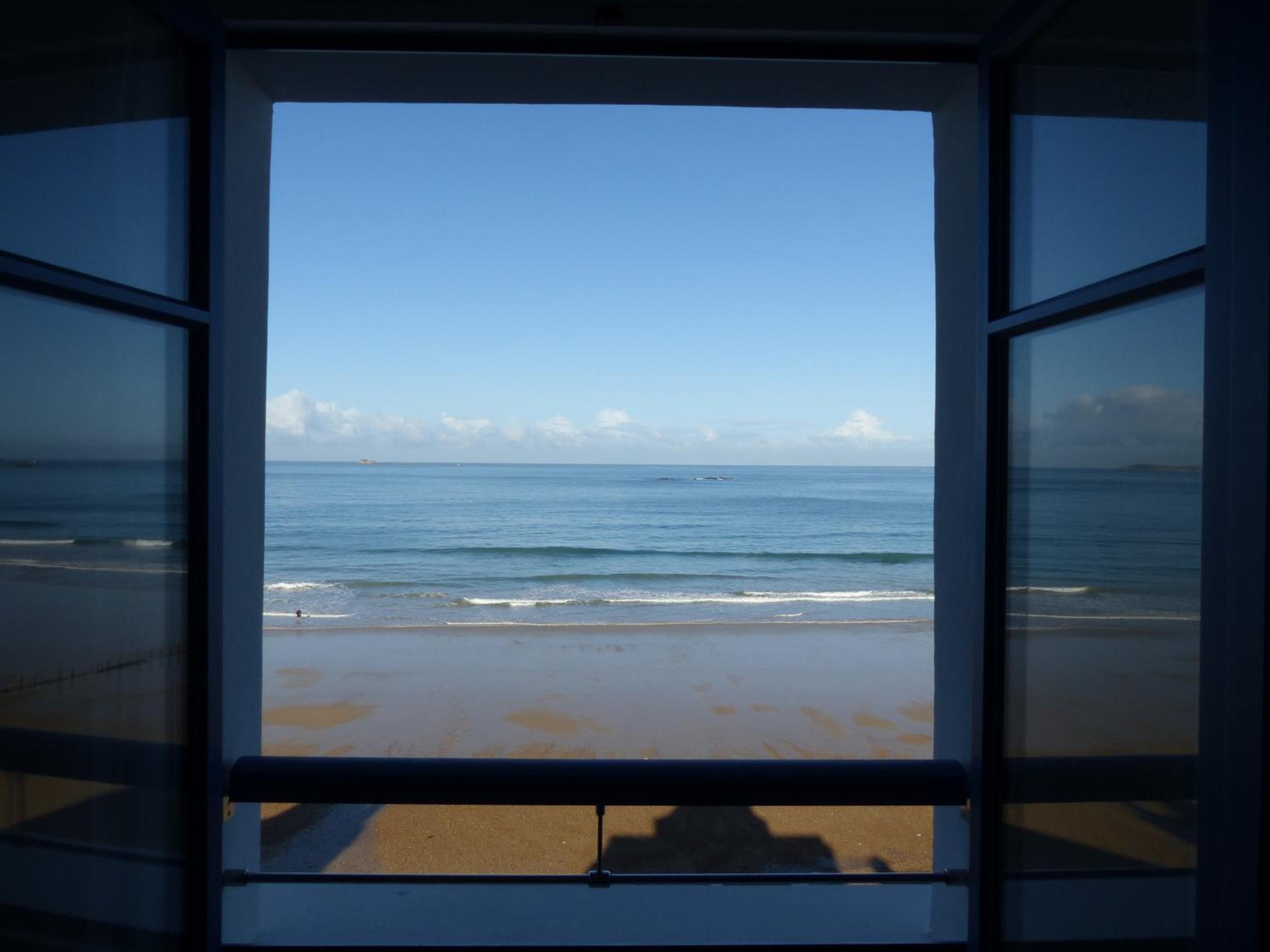 Standard Twin Room with Sea View - Photo 2