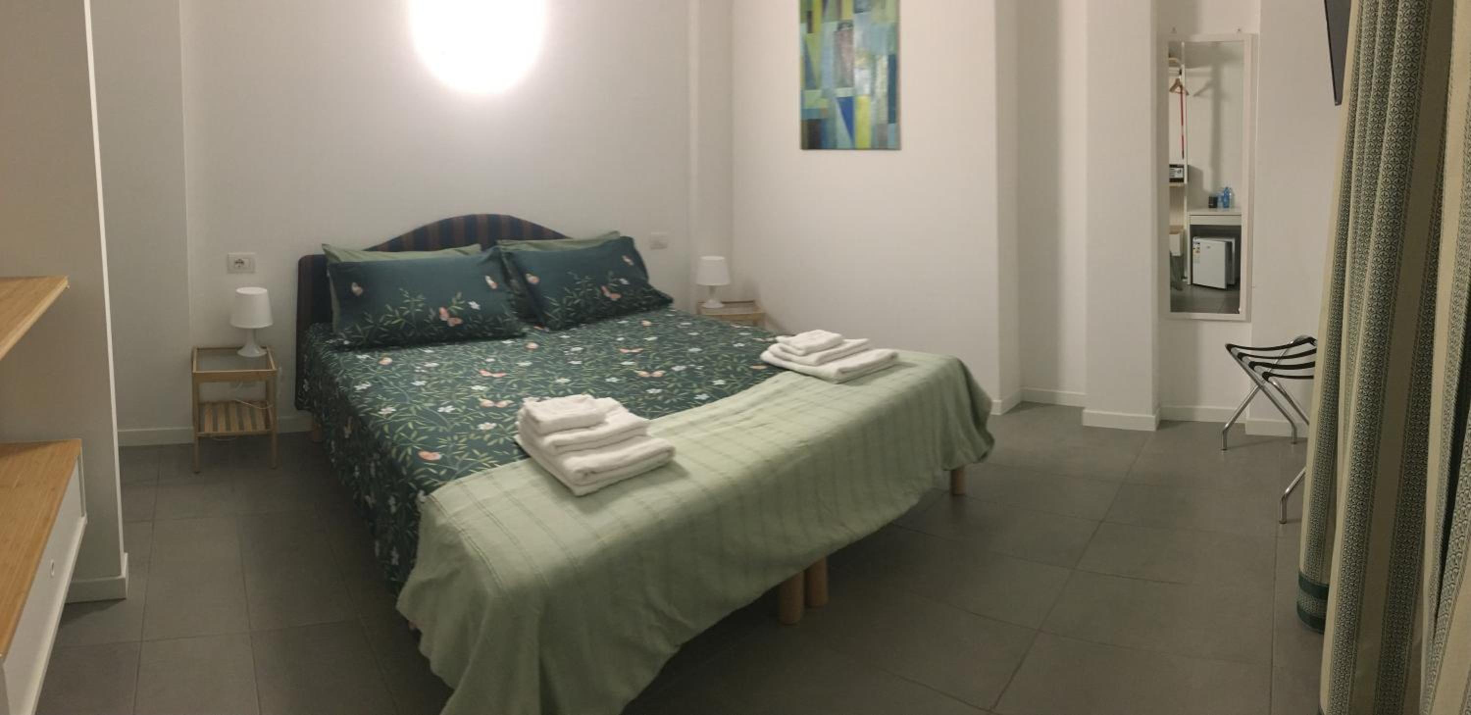 Double Room with Private Bathroom - Photo 11