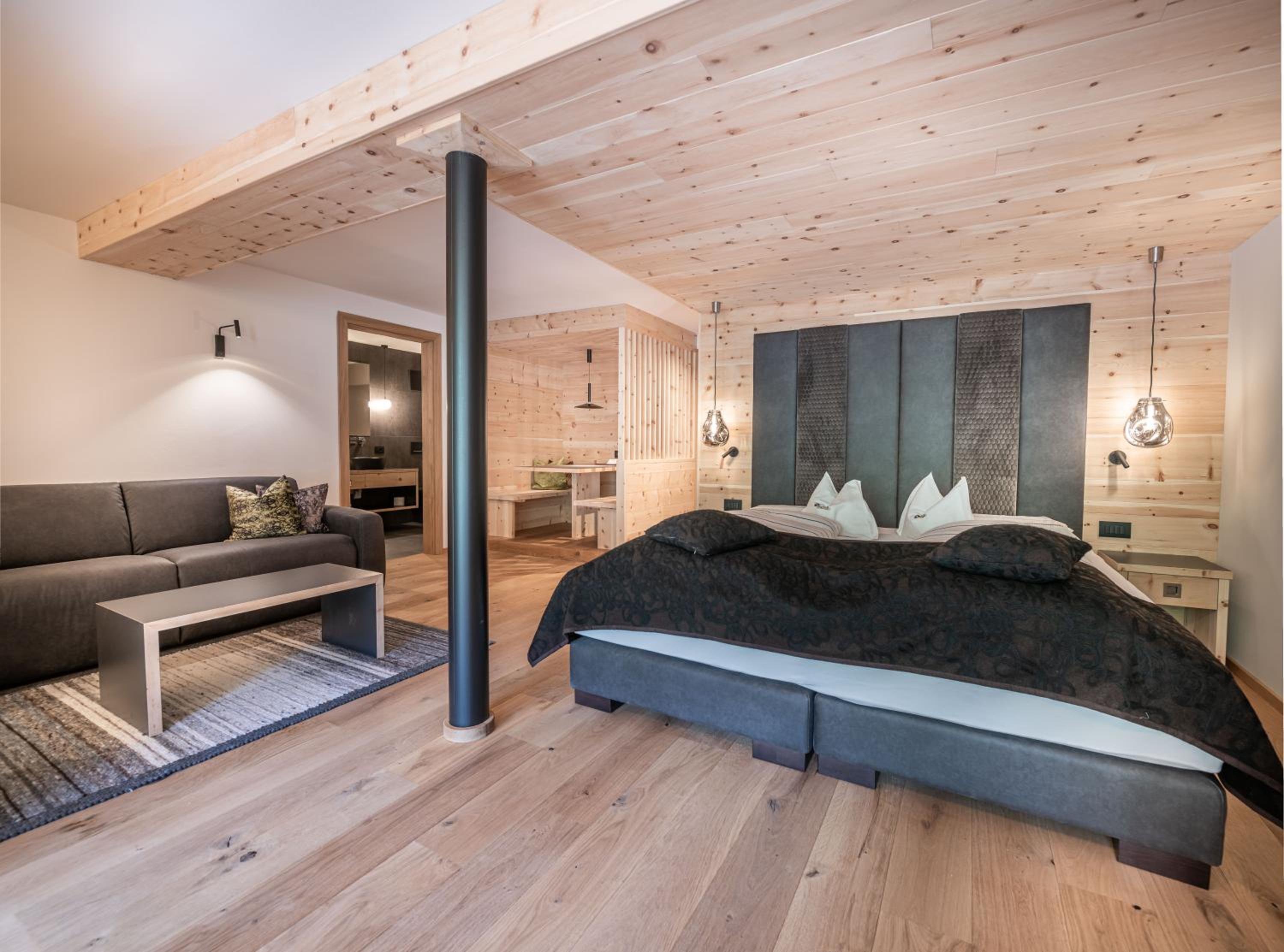 Junior Suite with Balcony - Photo 2