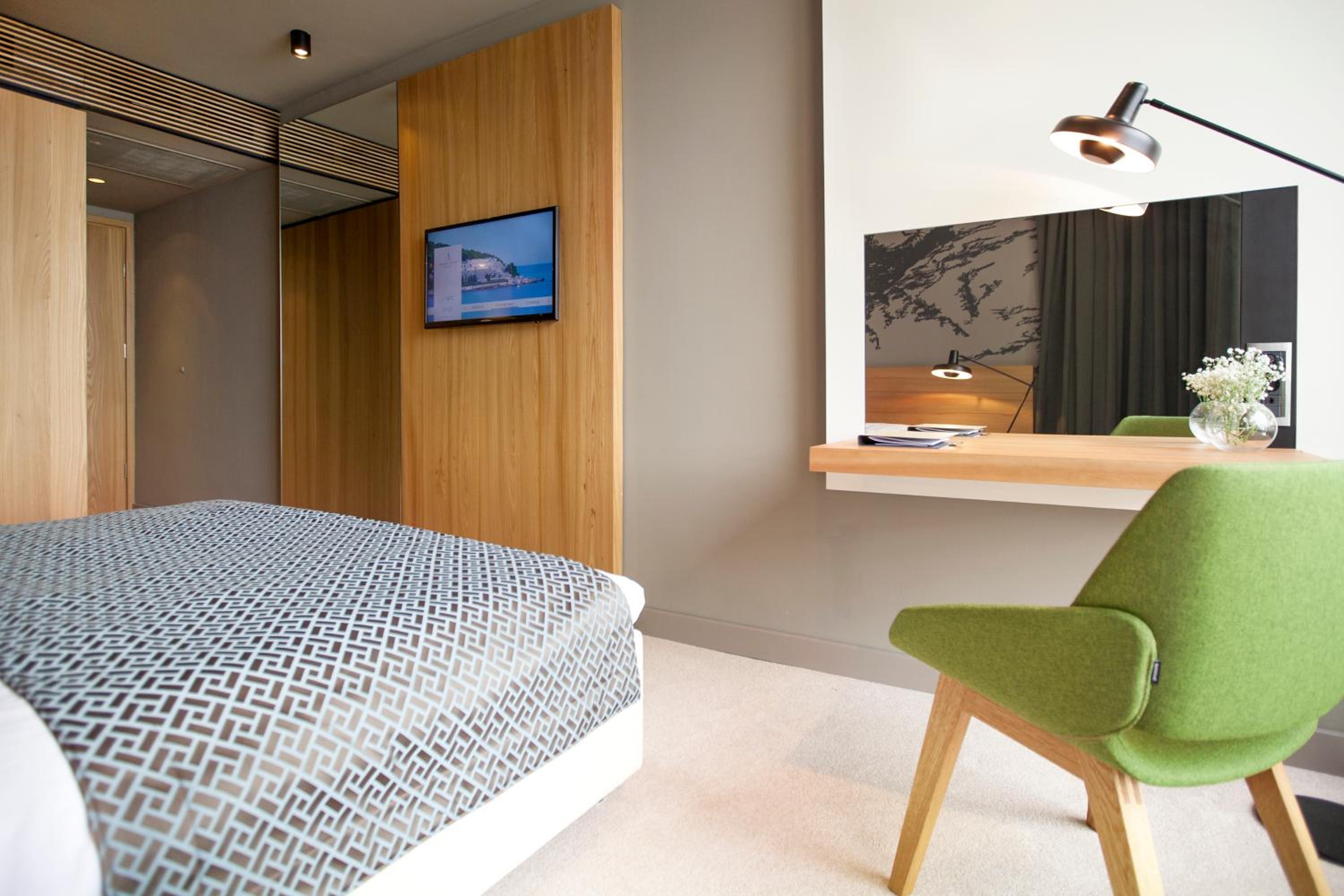 Superior Single Room with Sea View and Balcony