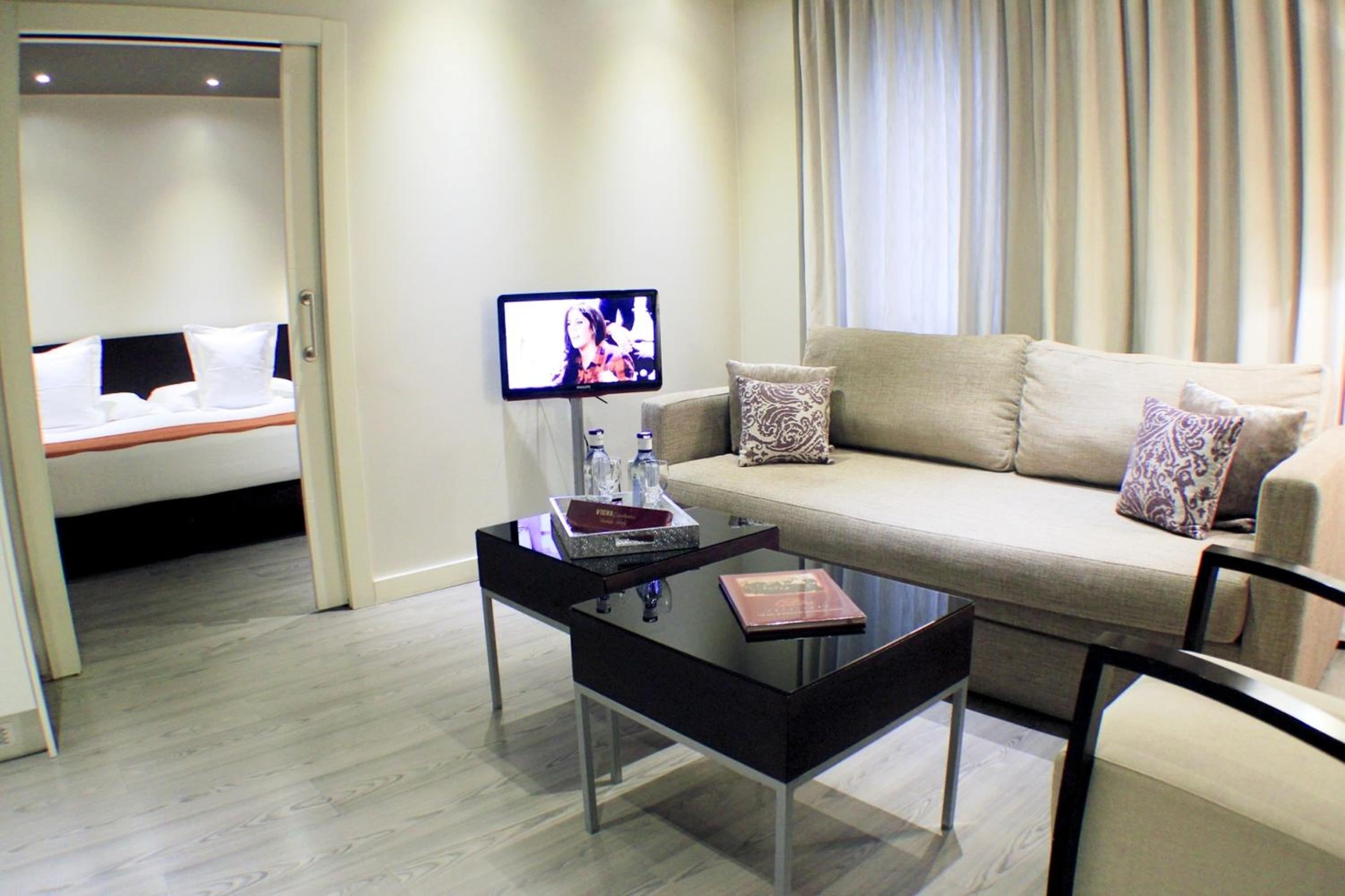 Deluxe Family Room photo 3