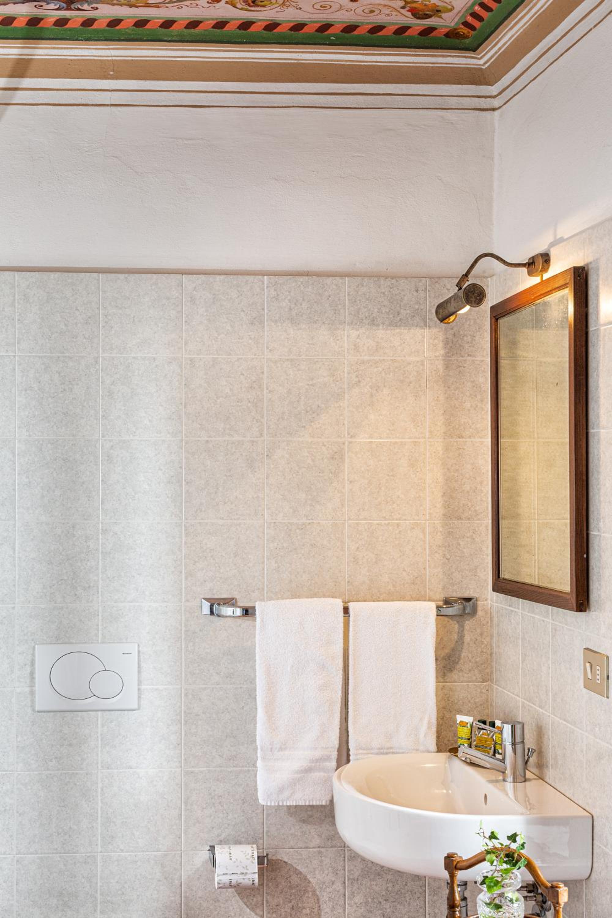 Double Room - Photo 7
