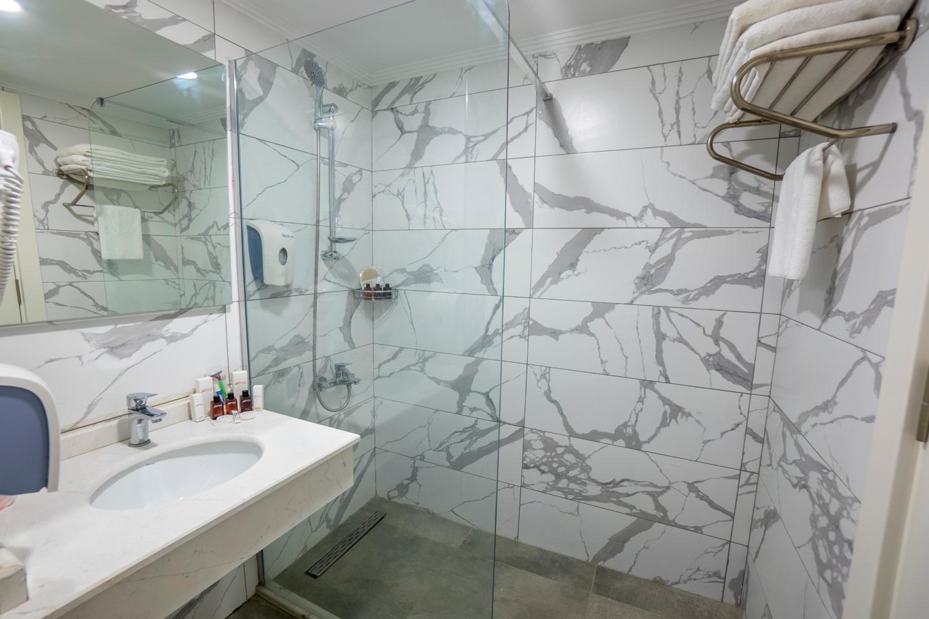 Standard Double Room - Photo 4