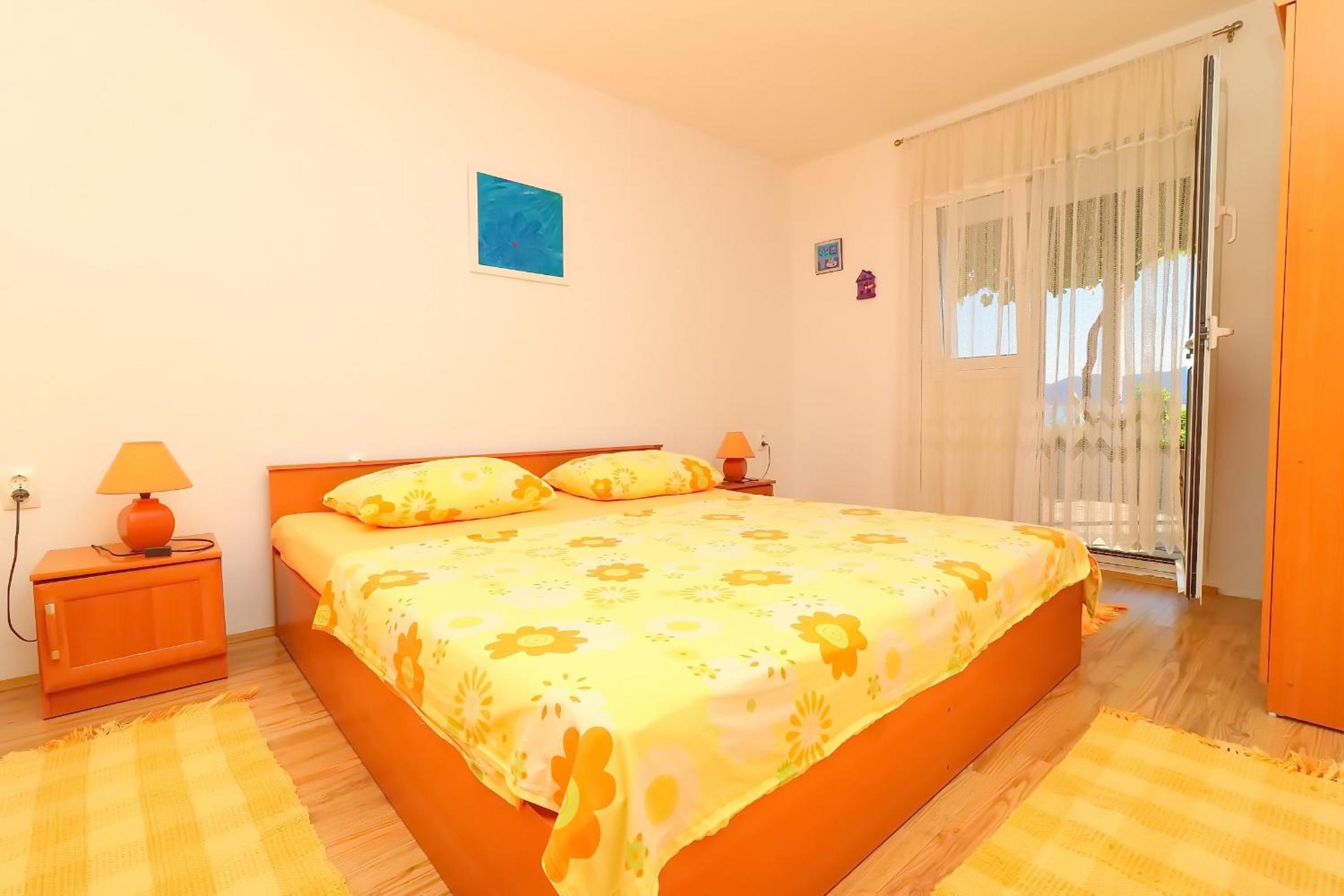 Comfort One-Bedroom Apartment with Terrace and Sea View photo 1