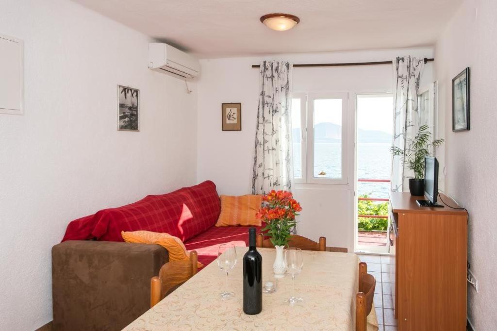 Comfort Two-Bedroom Apartment with Balcony and Sea View photo 1