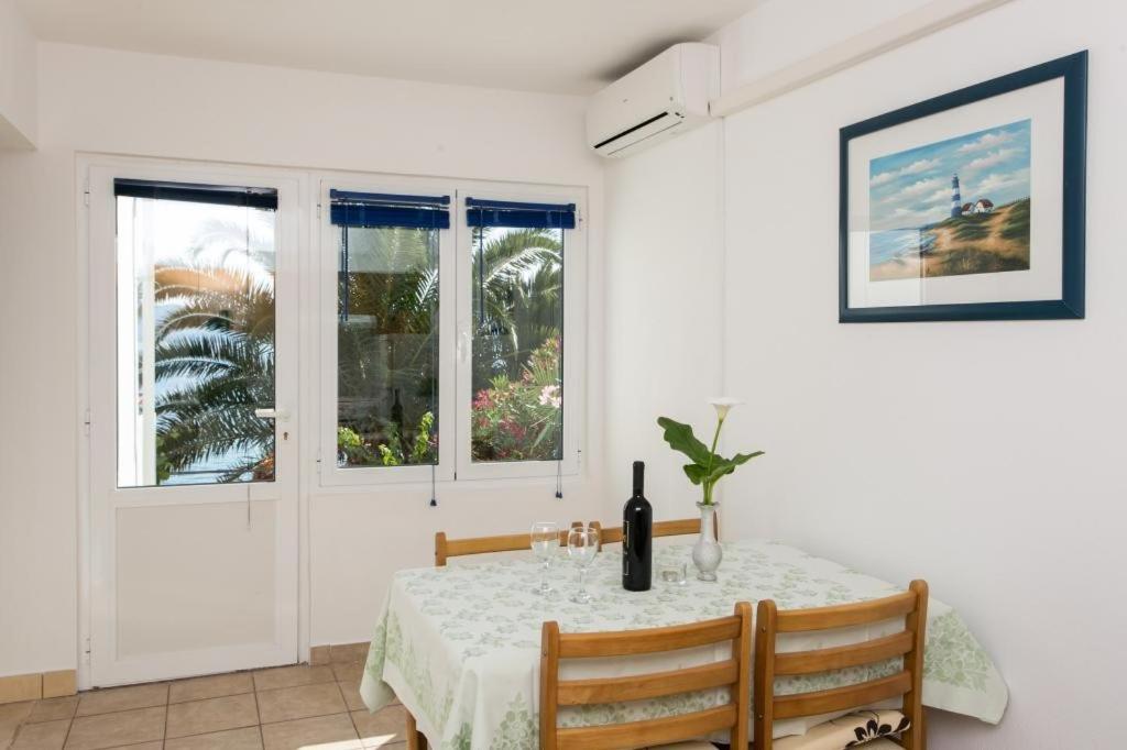 Two-Bedroom Apartment with Balcony and Sea View photo 2
