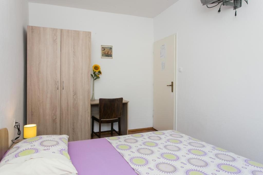 Two-Bedroom Apartment with Balcony and Sea View photo 3