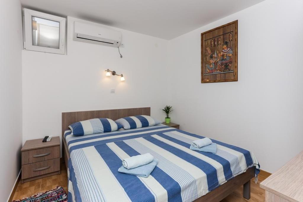 One-Bedroom Apartment with Terrace and Sea View photo 1