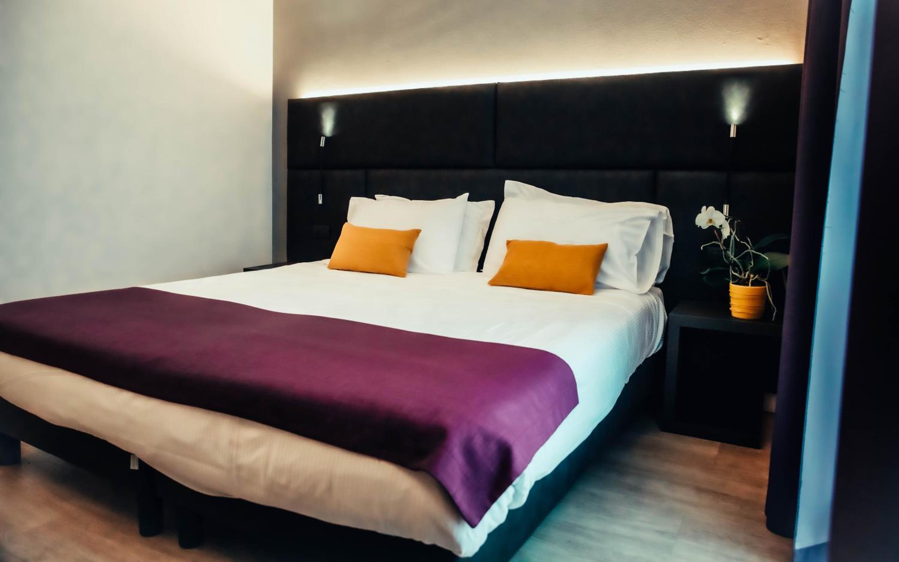 Standard Double Room with Balcony - Photo 17
