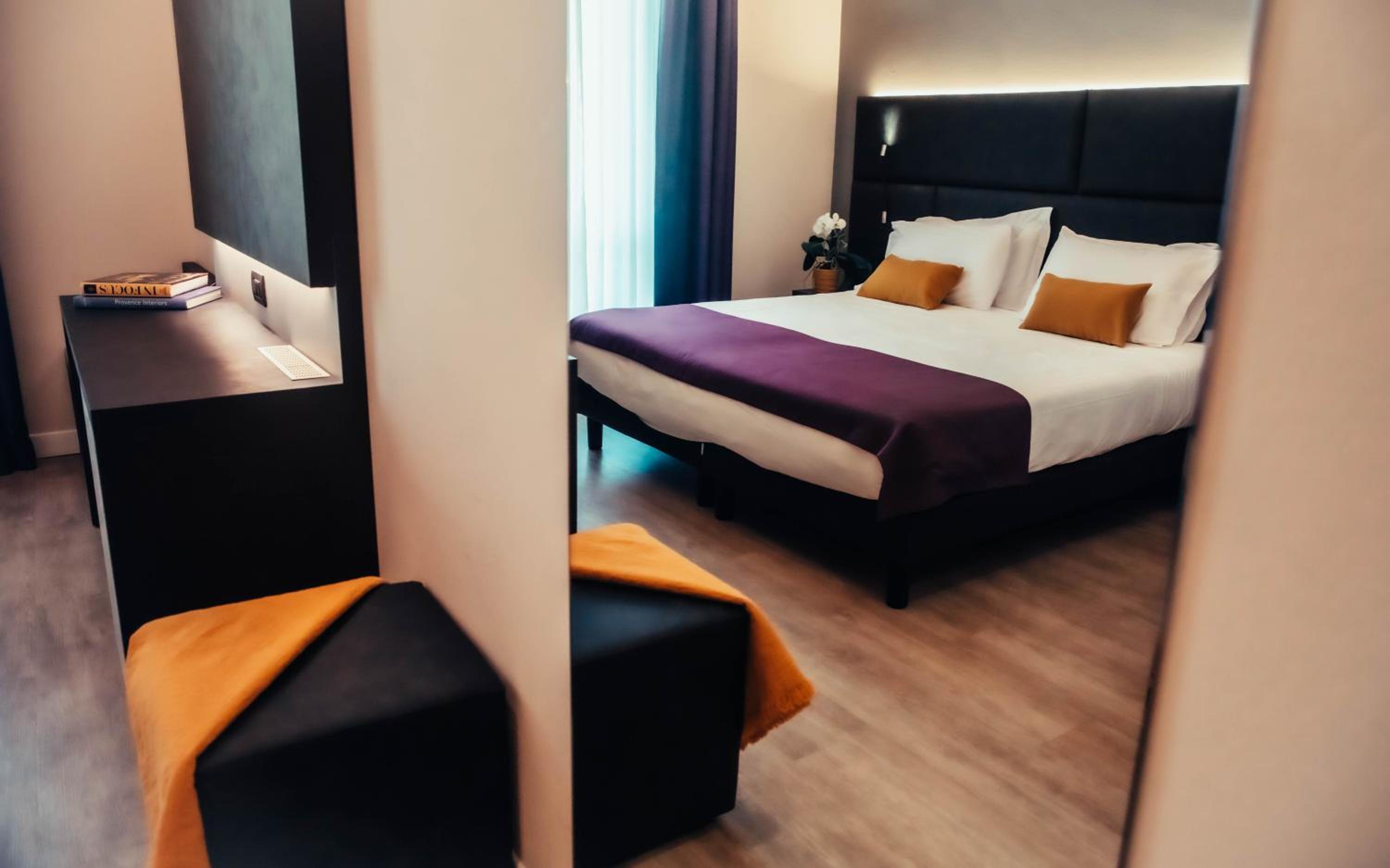 Standard Double Room with Balcony - Photo 16