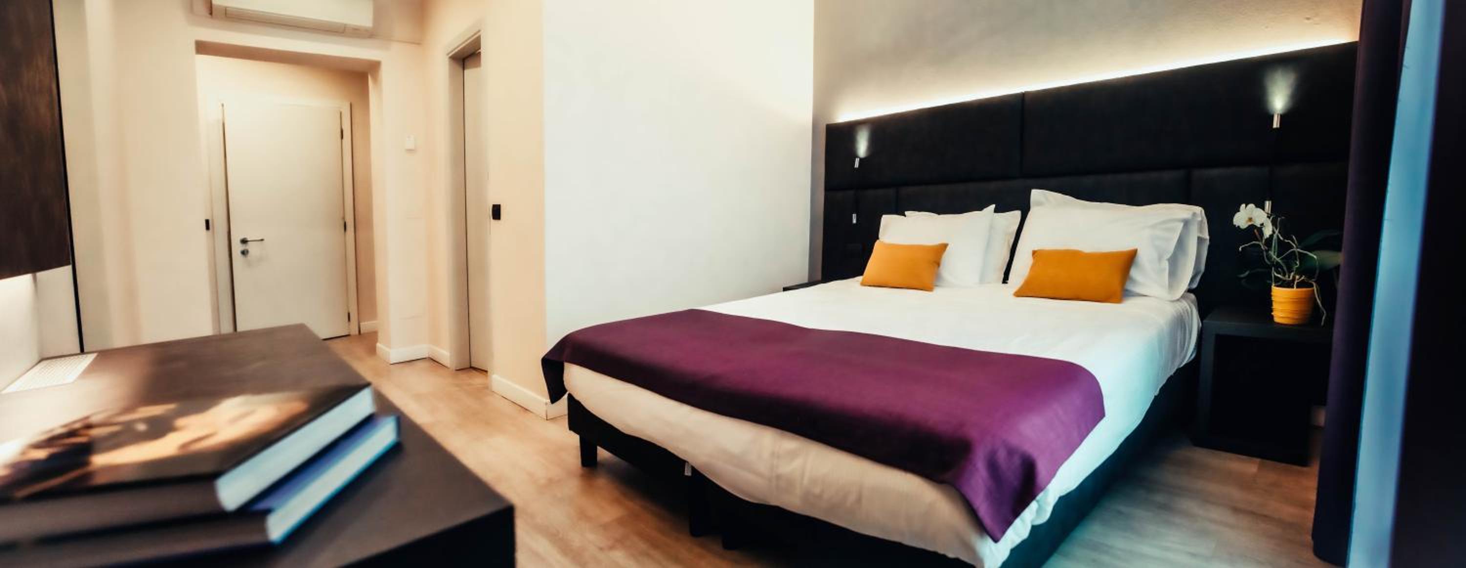 Standard Double Room with Balcony - Photo 22