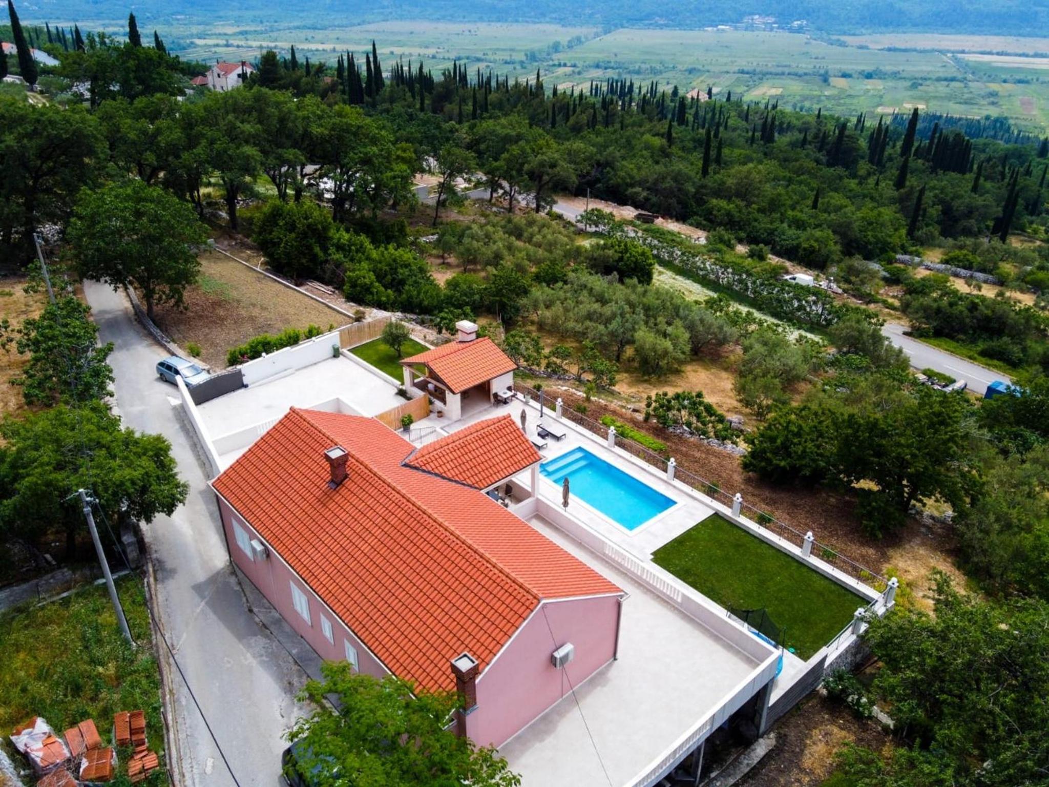 Four-Bedroom Villa with Terrace and Swimming Pool photo 2