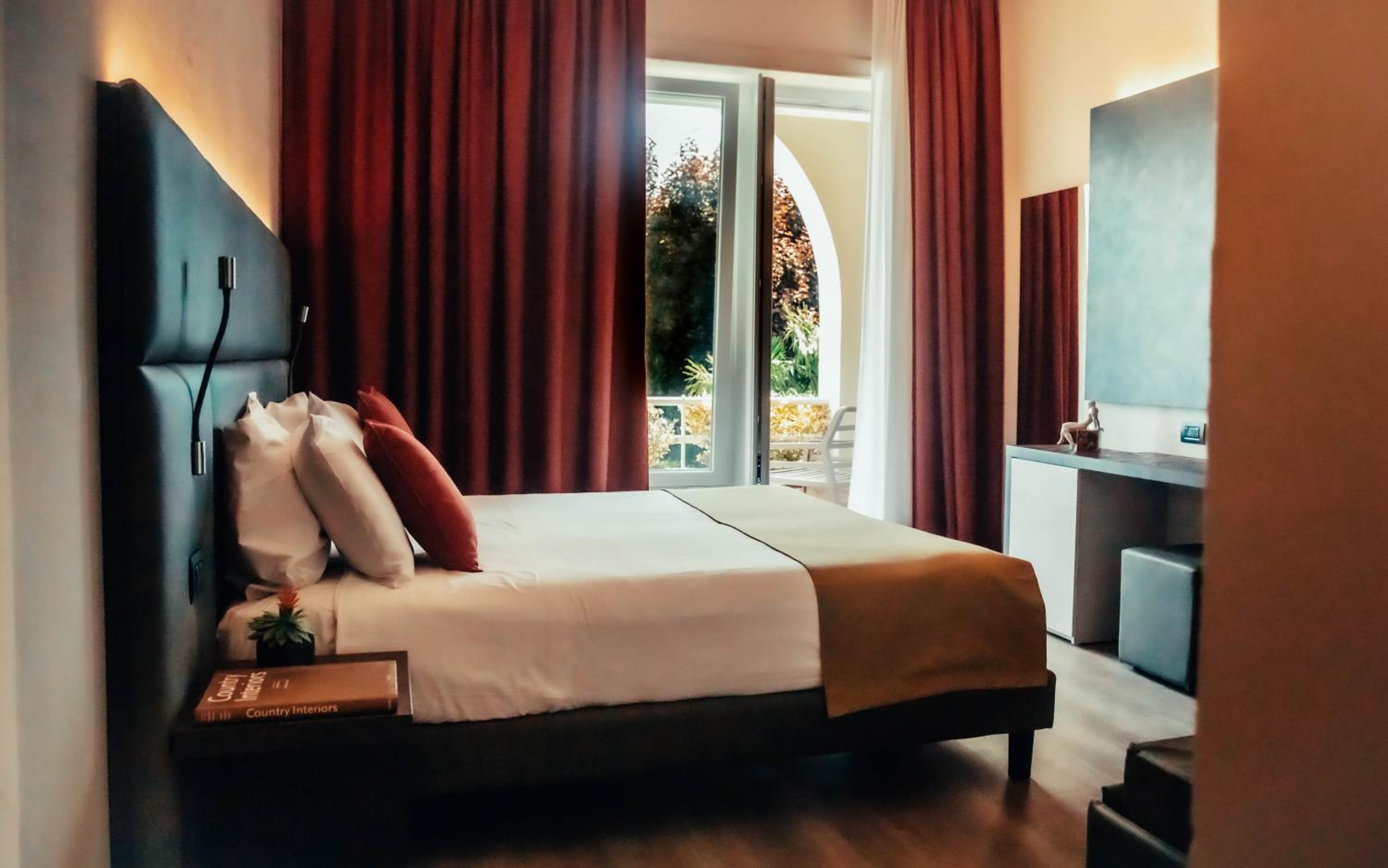 Standard Double Room with Balcony - Photo 18