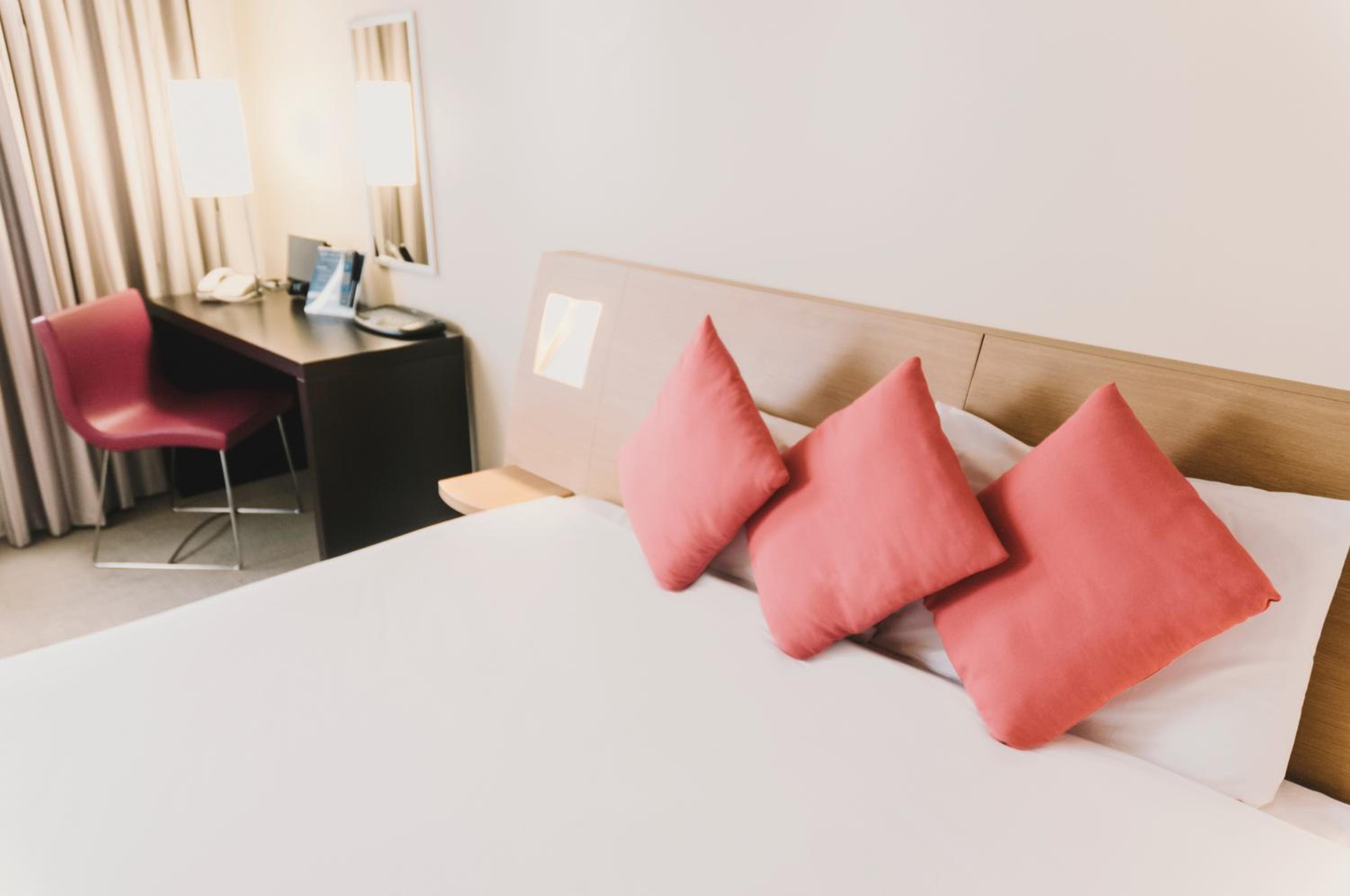 Executive Room with 1 King Bed - Photo 7
