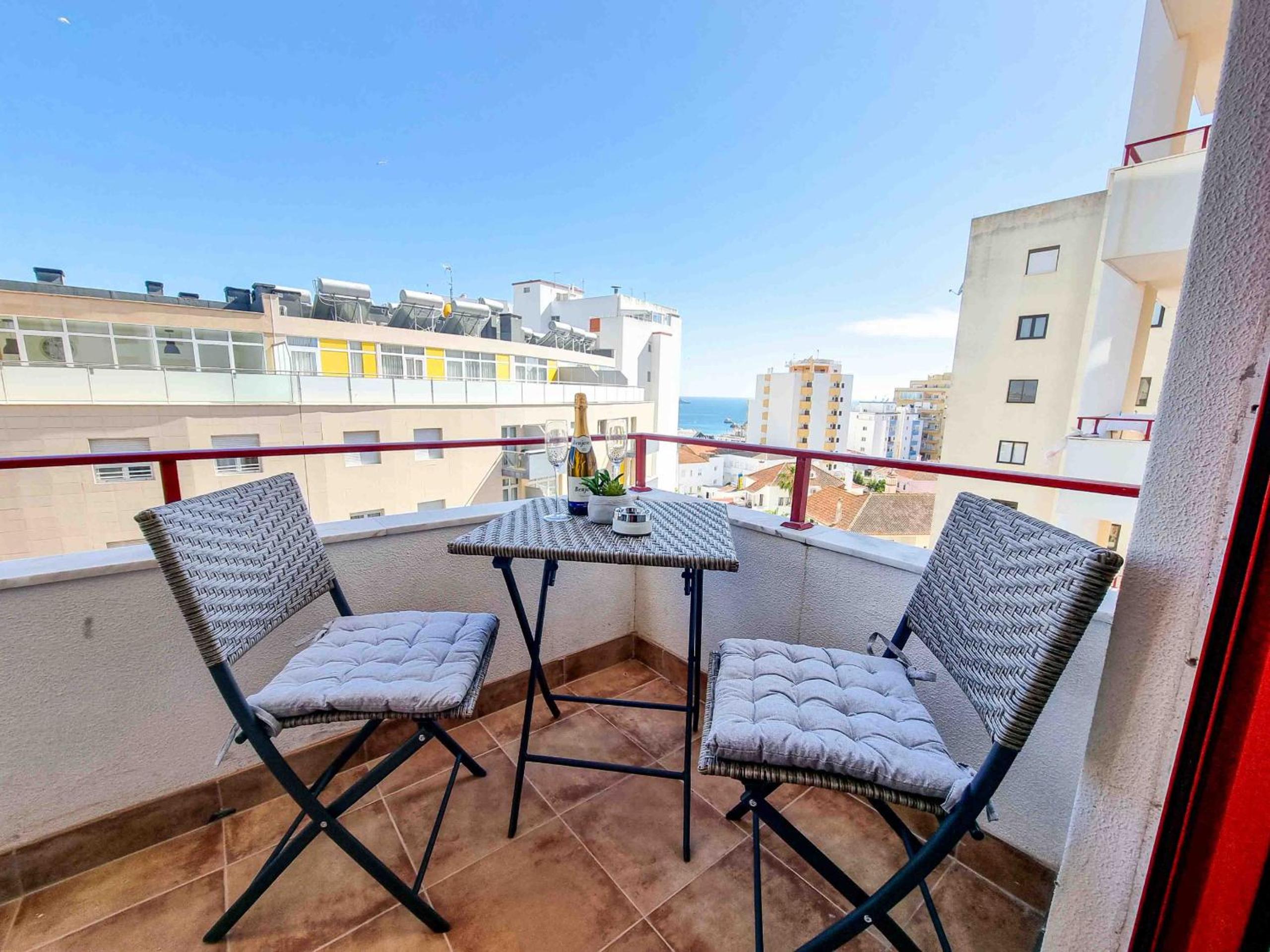 Apartment with Balcony - Photo 51