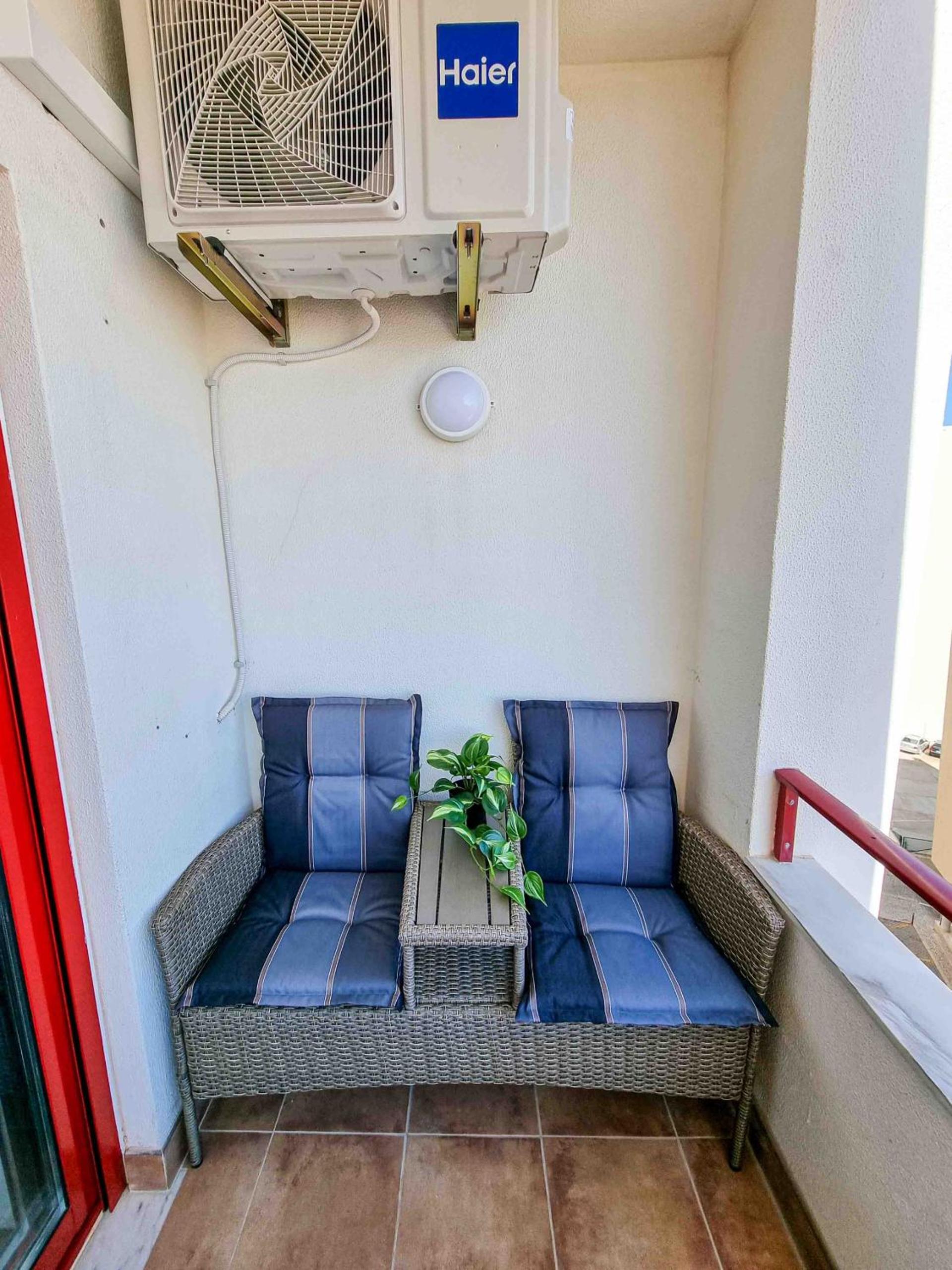 Apartment with Balcony - Photo 4