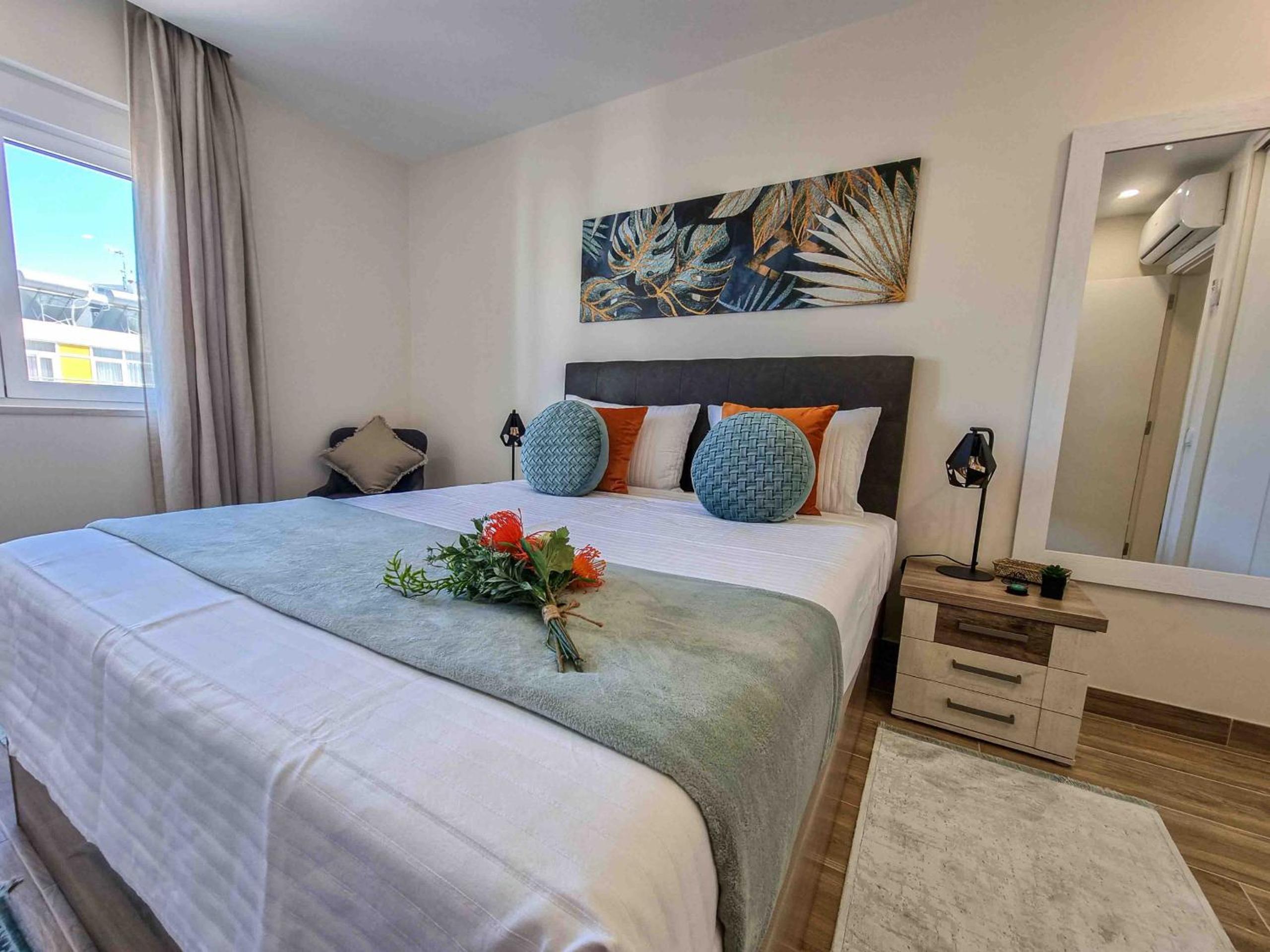 Apartment with Balcony - Photo 9