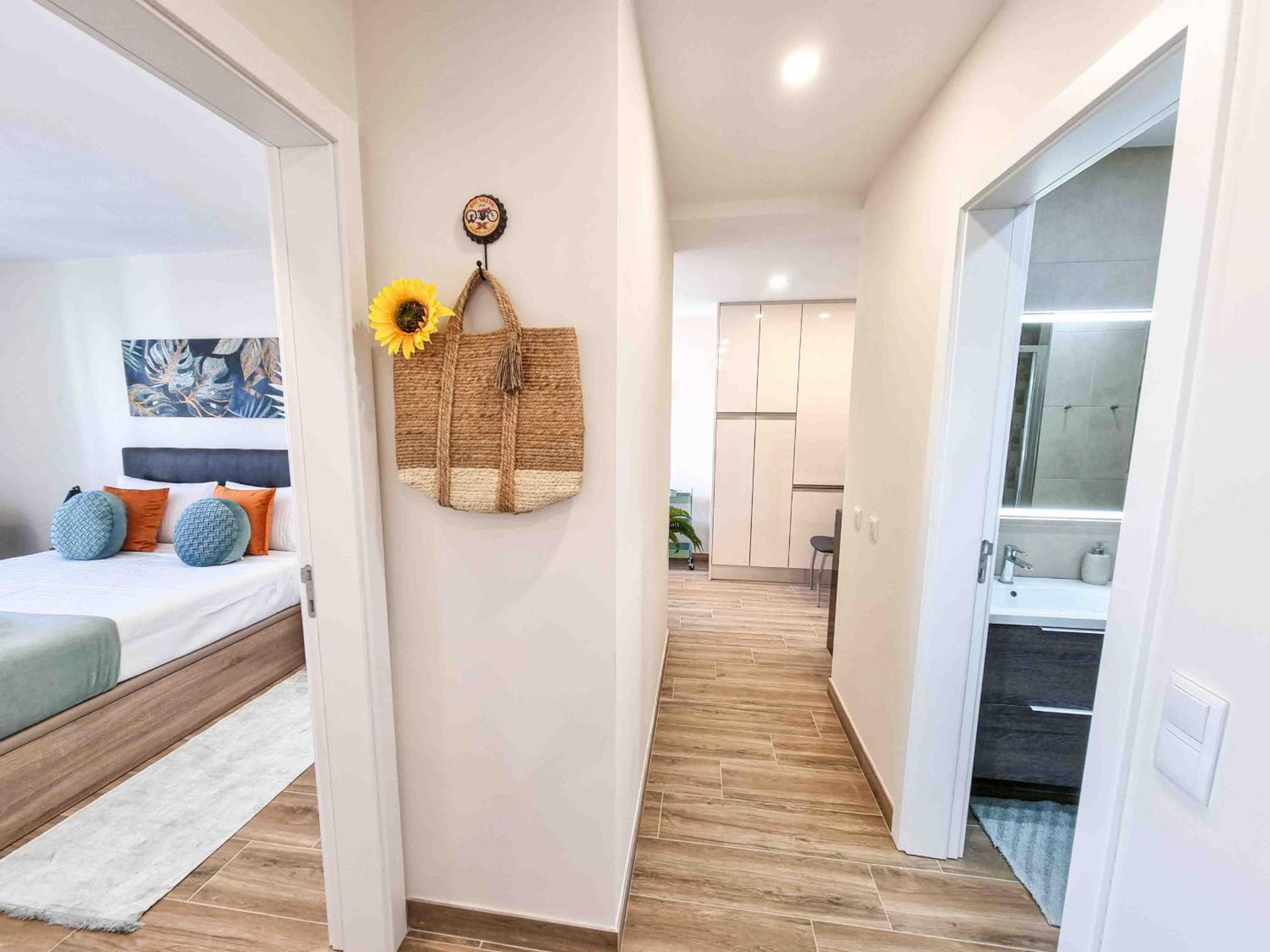 Apartment with Balcony - Photo 21