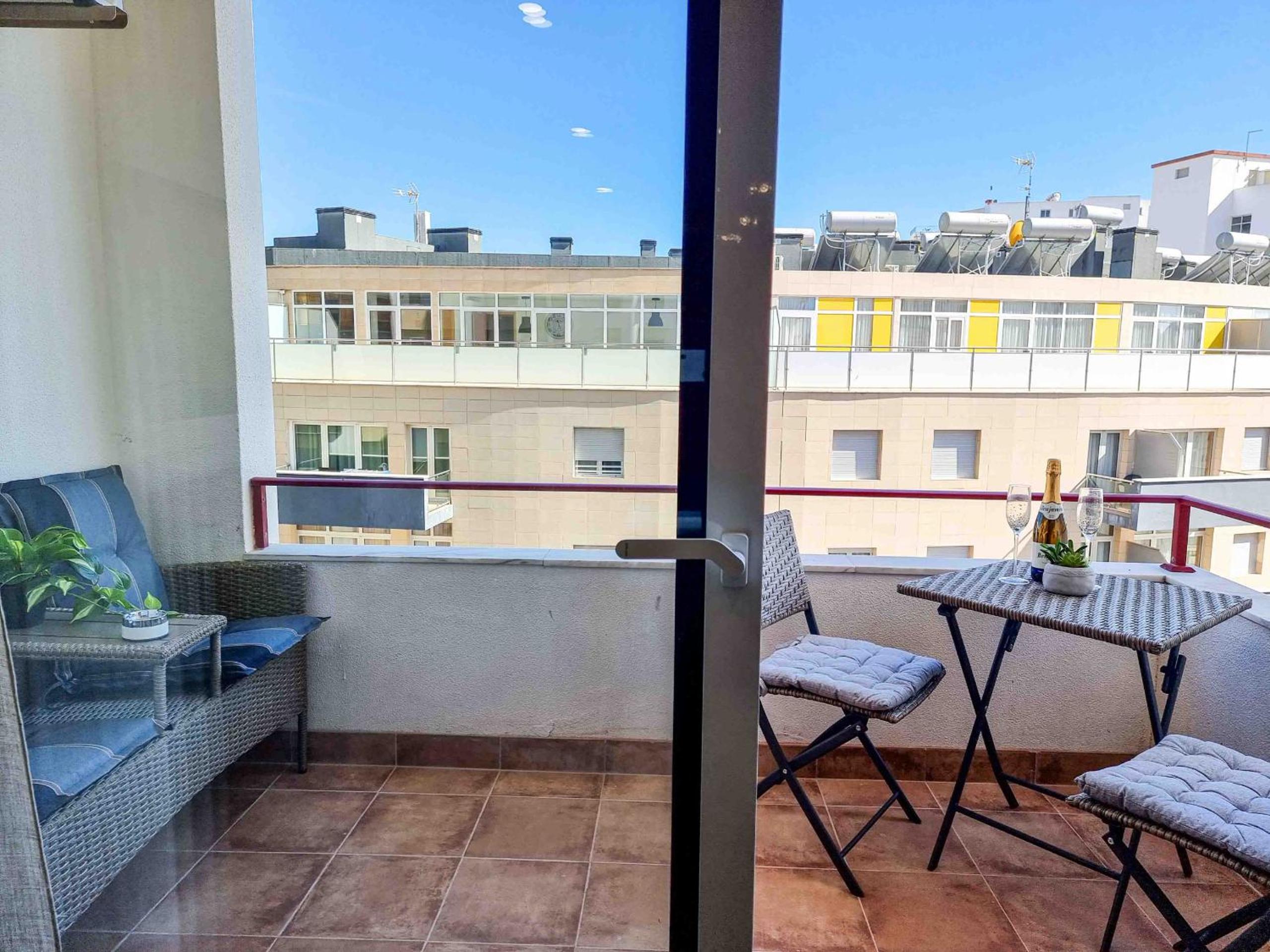 Apartment with Balcony - Photo 34