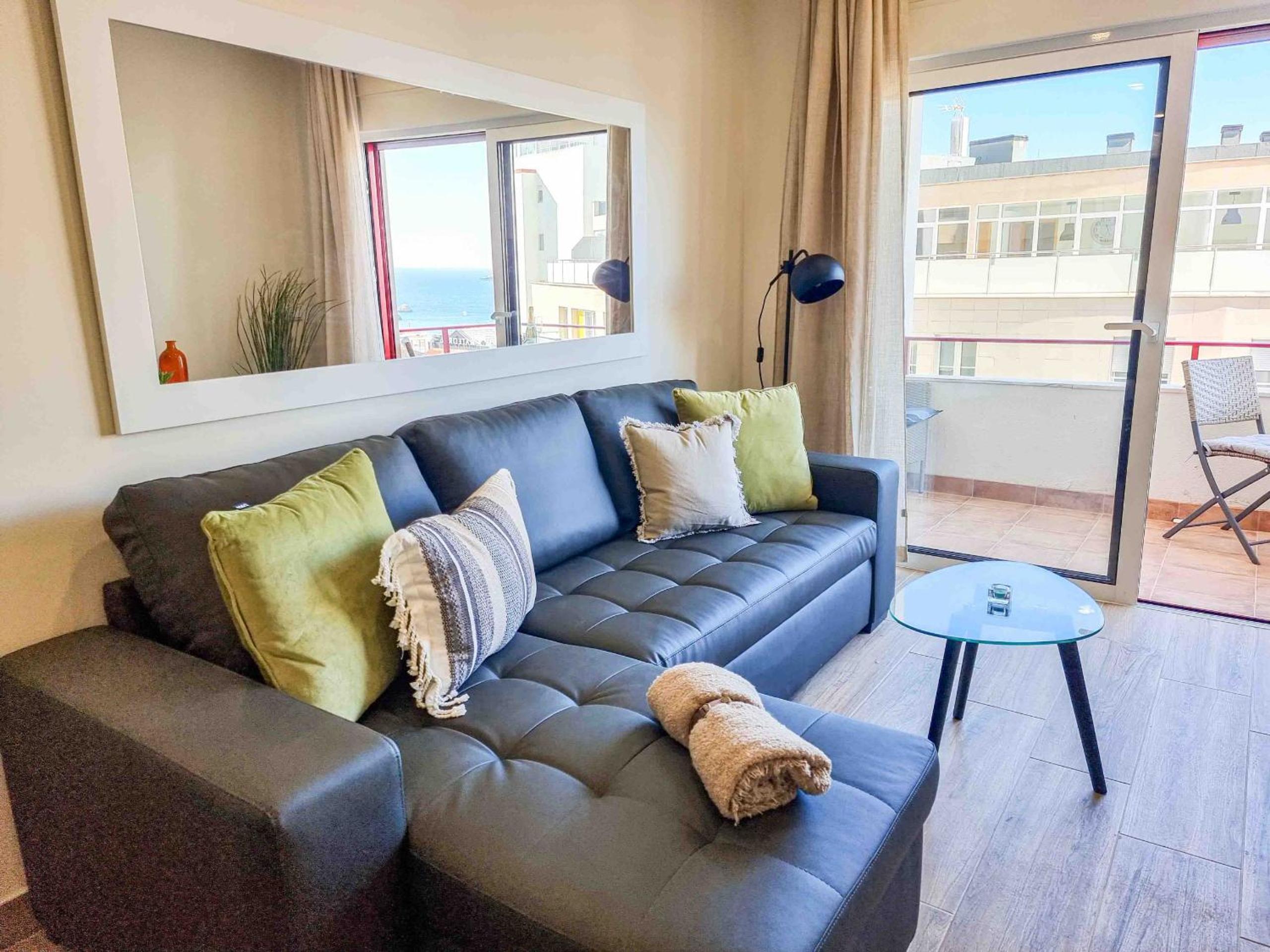 Apartment with Balcony - Photo 35