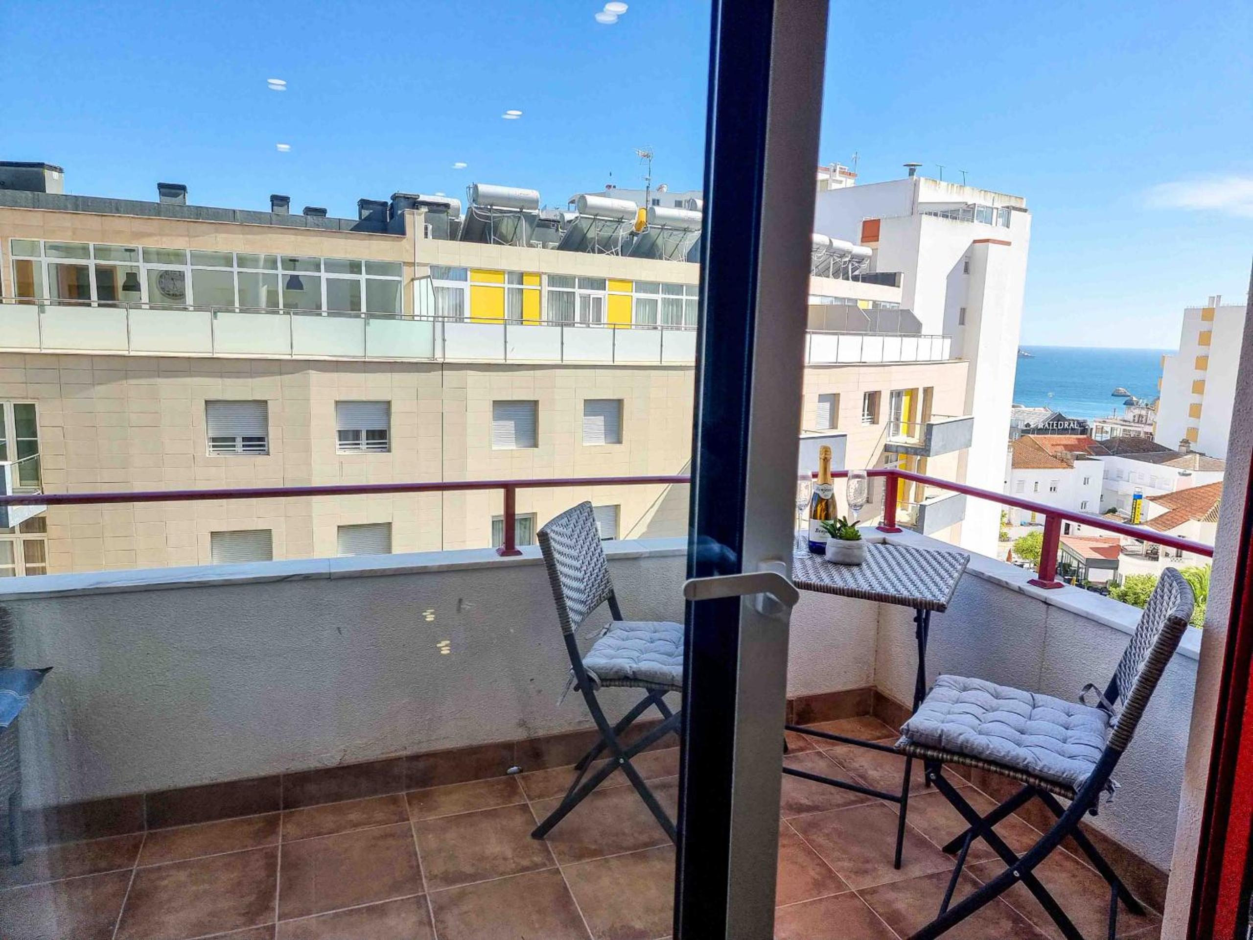 Apartment with Balcony - Photo 36