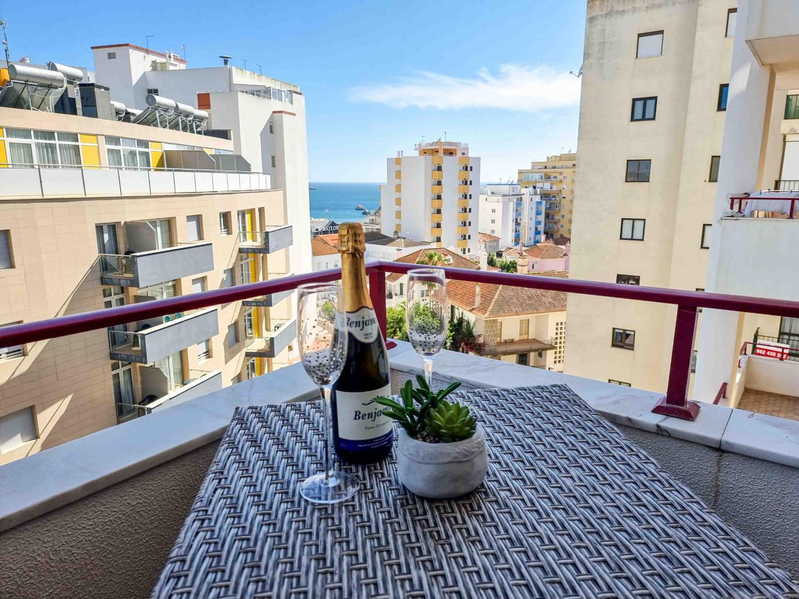 Apartment with Balcony - Photo 37