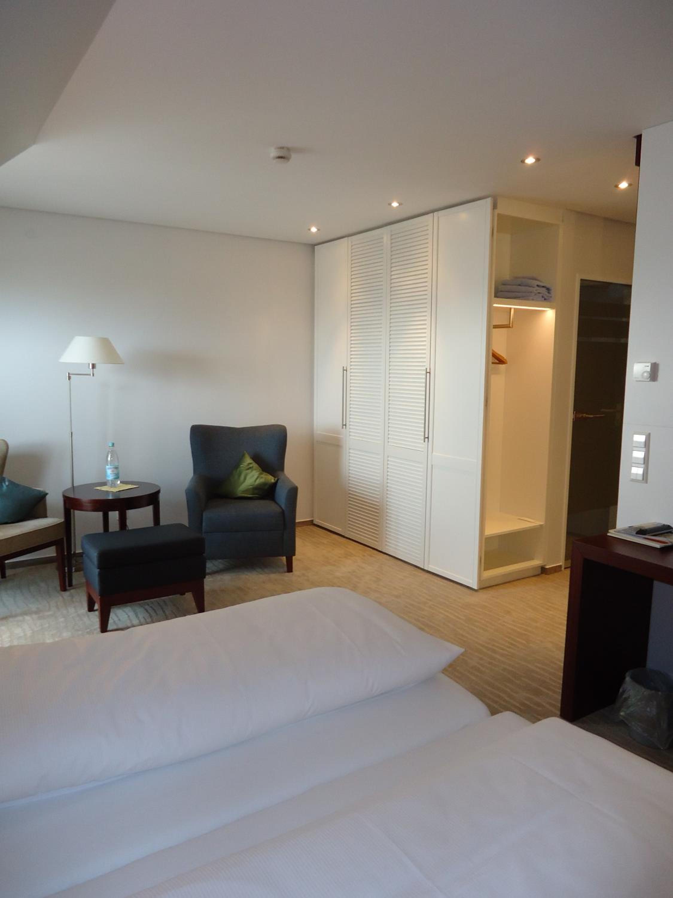Double Room with Lake View - Photo 5