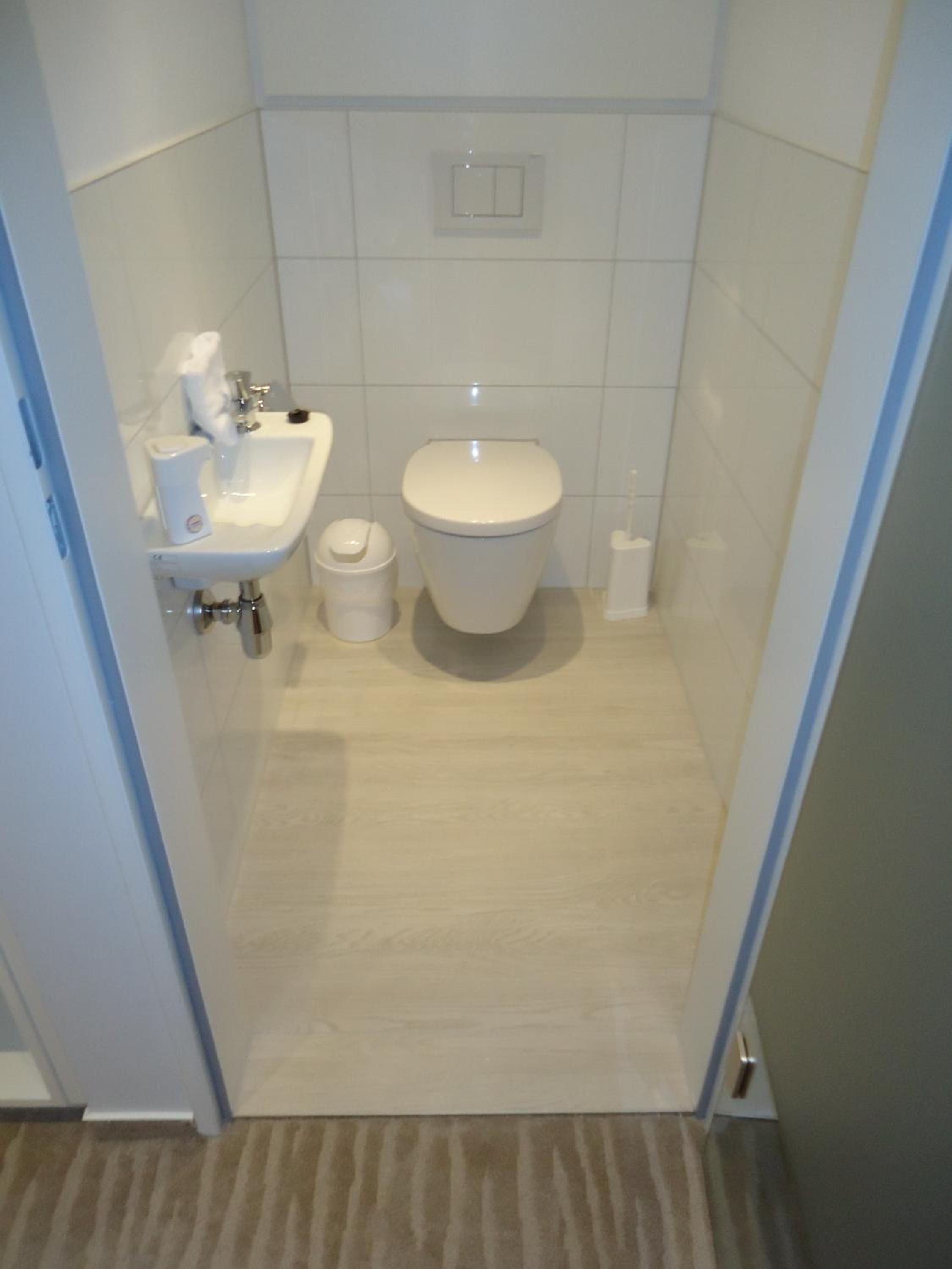 Double Room with Lake View - Photo 15