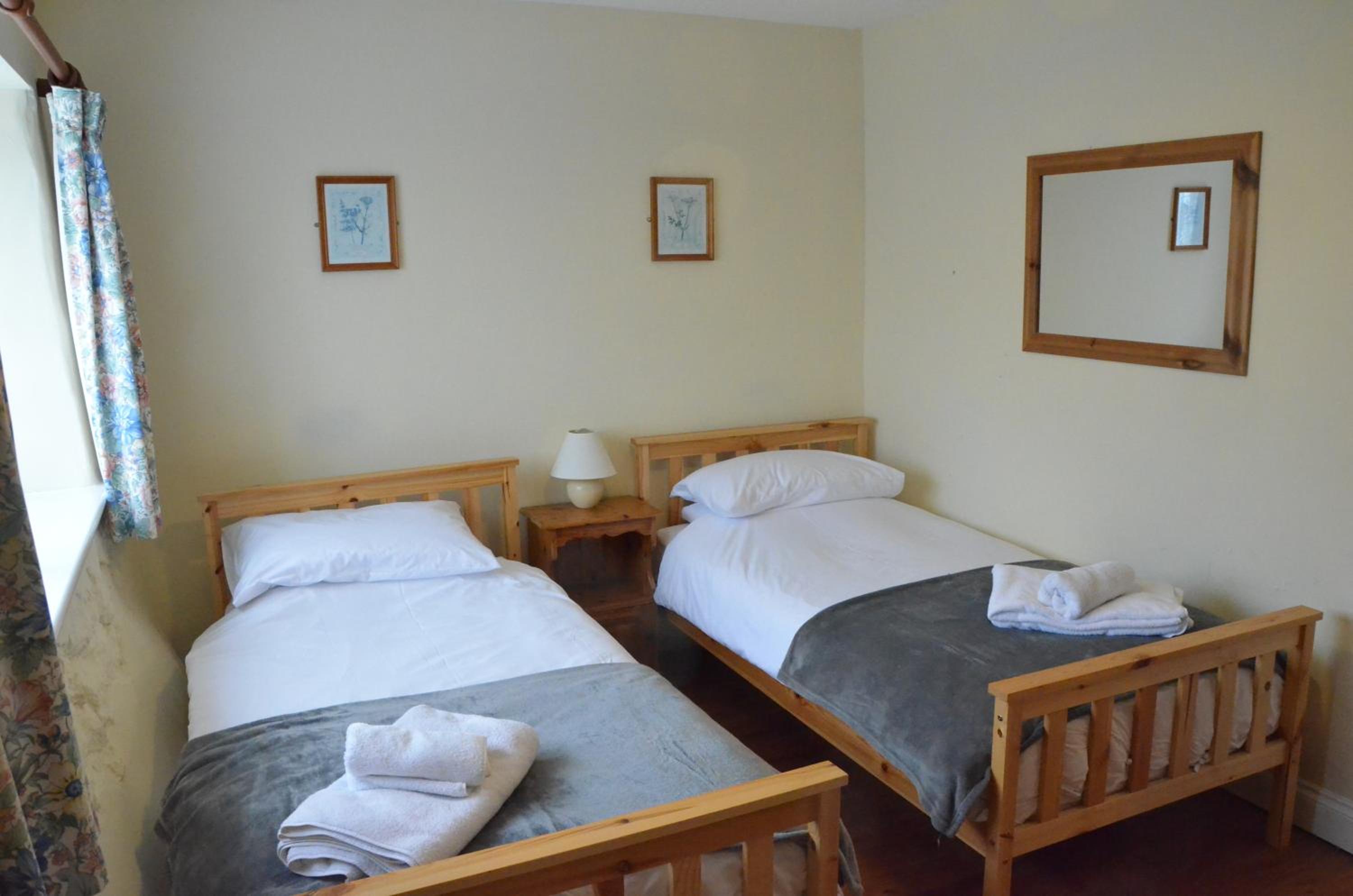 Twin Room with Shower - Photo 1