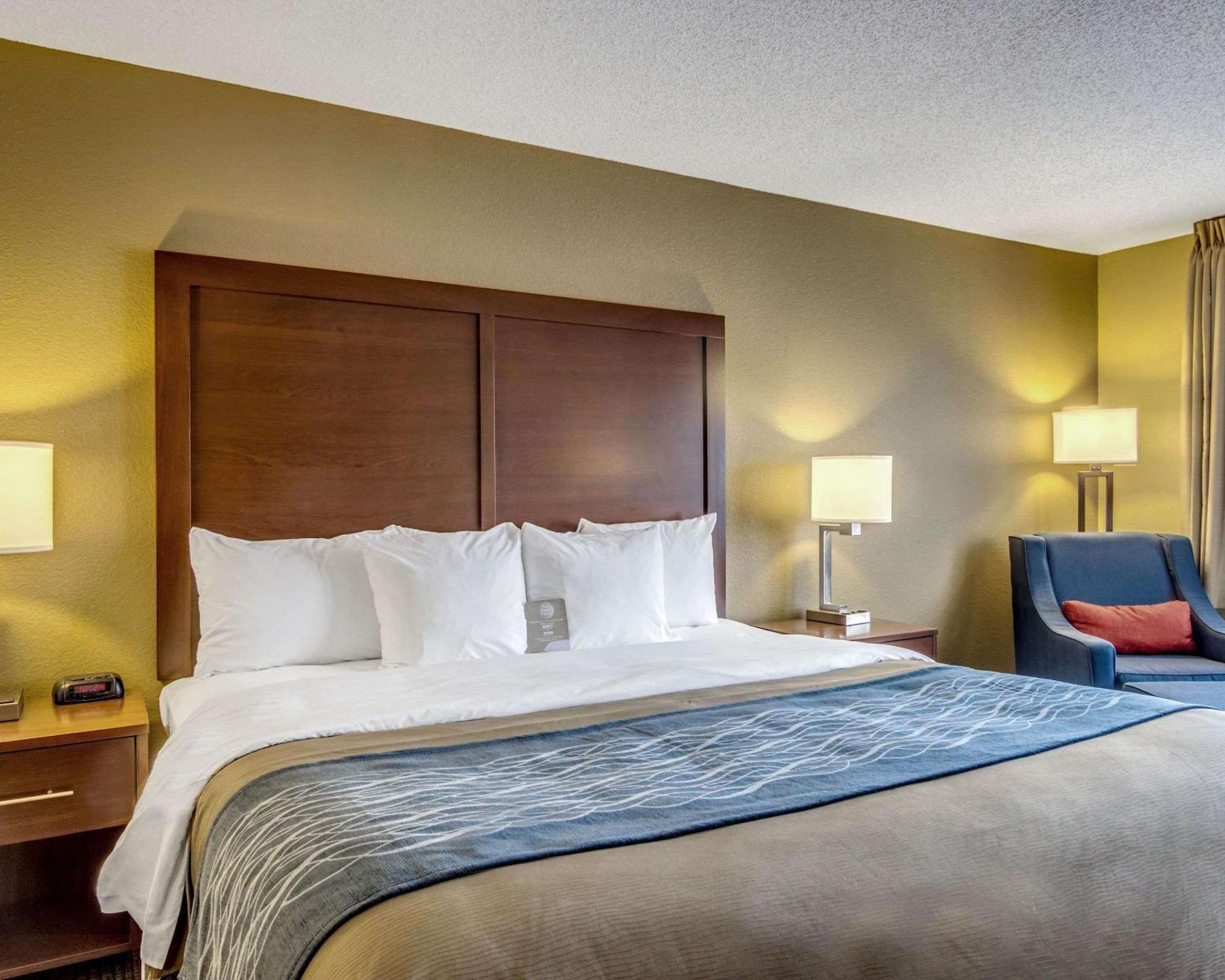 King Room - Non-Smoking - Photo 1