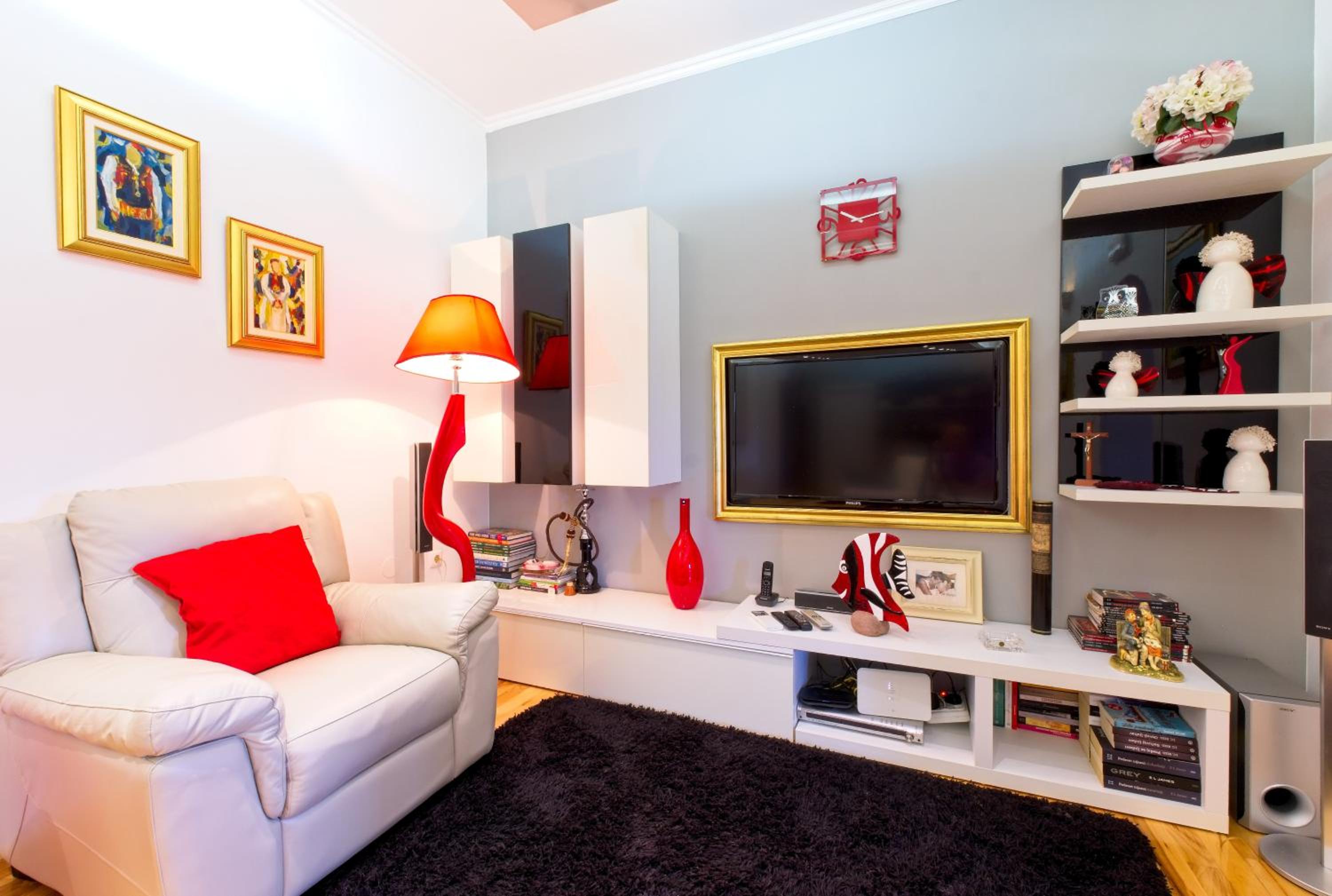 Four-Bedroom Villa with Terrace and Swimming Pool