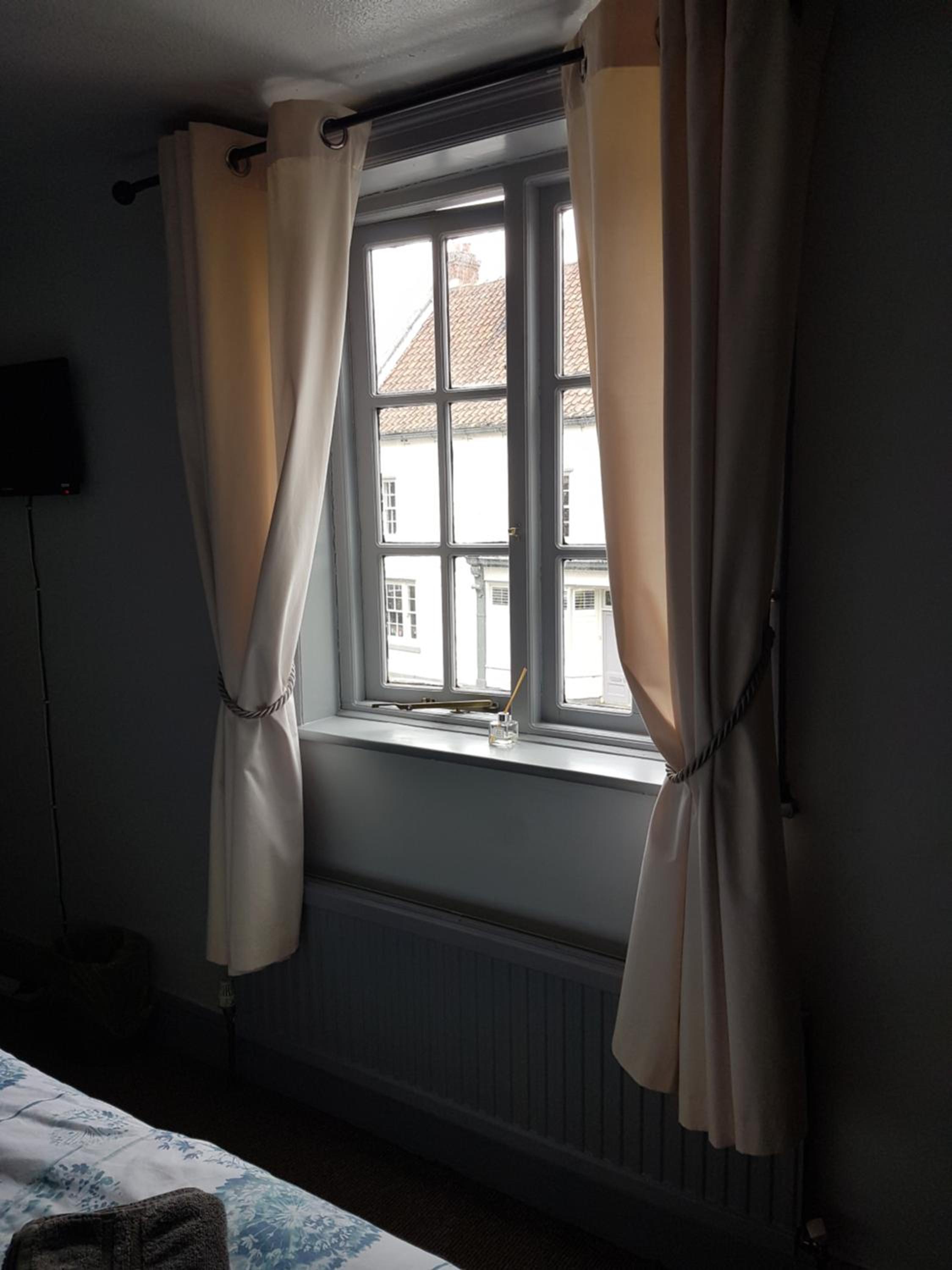 Budget Double Room - Photo 3