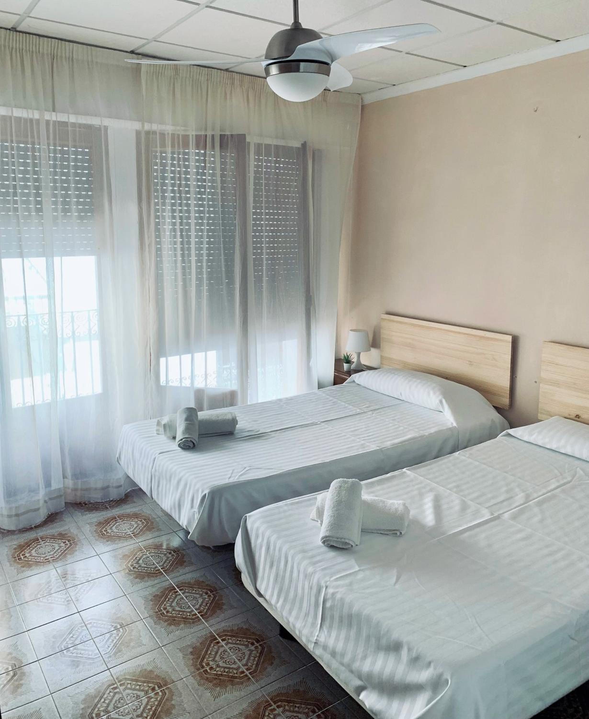 Double or Twin Room with Private Bathroom - Photo 1