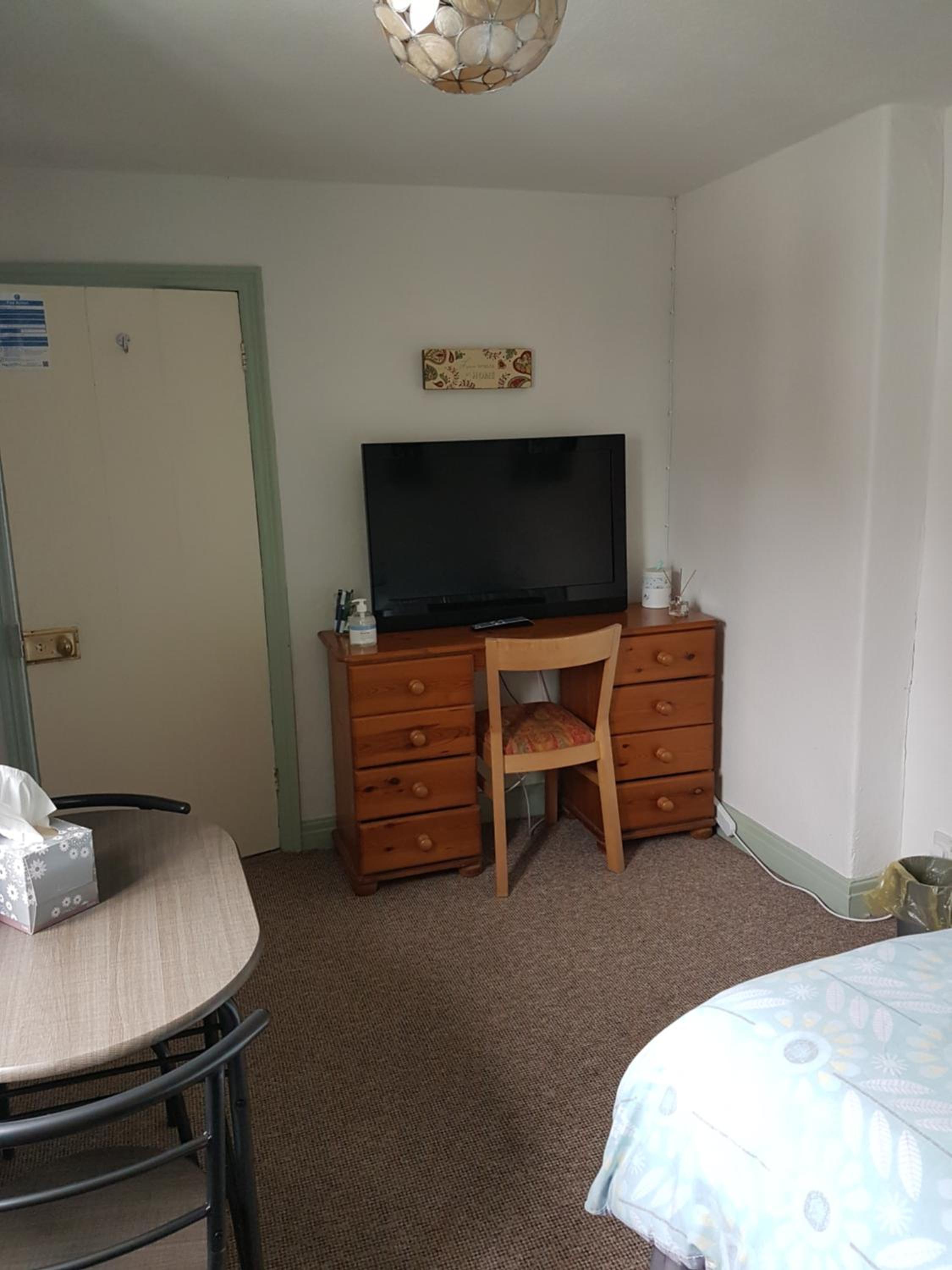 Standard Double Room - Photo 4