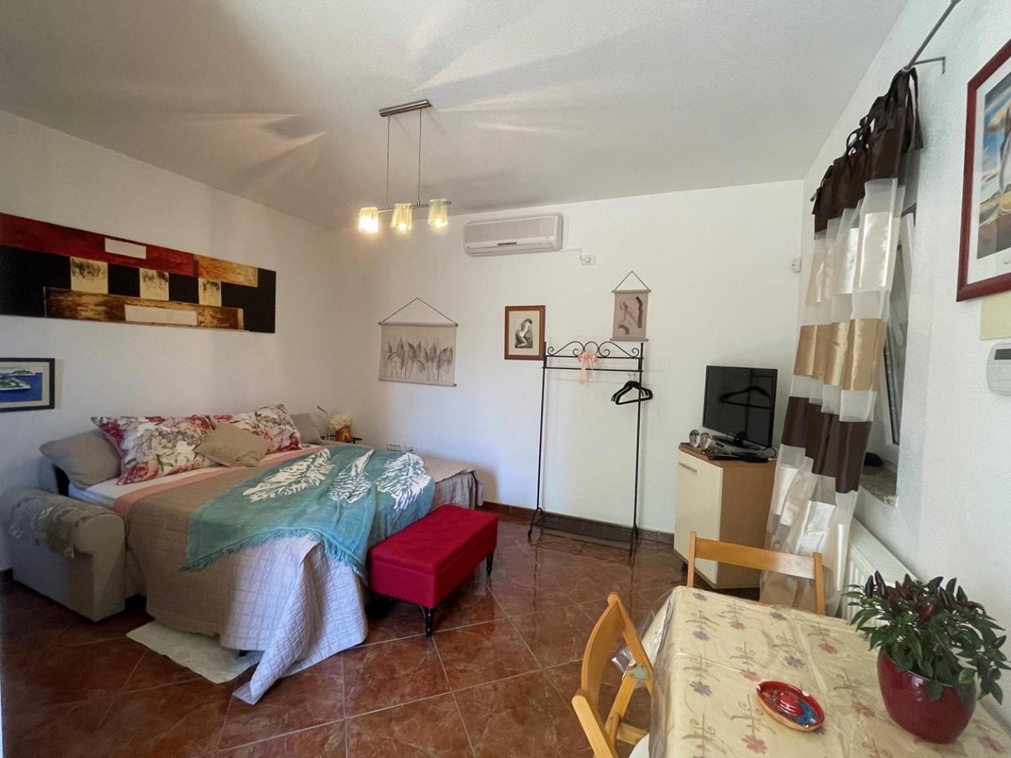 Studio Apartment with Terrace - Photo 10